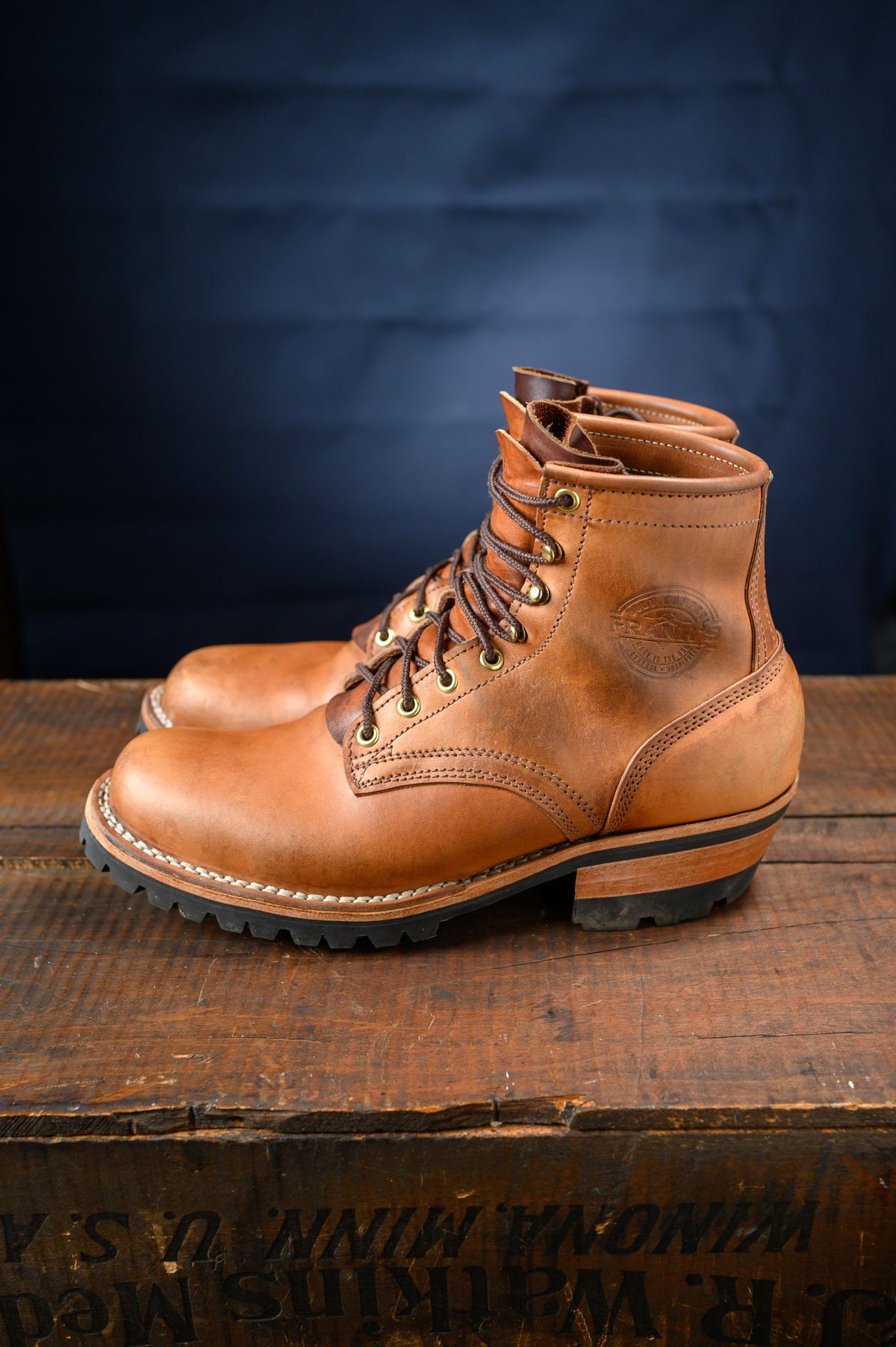 Photo by CarmineJackLeather on November 5, 2023 of the Frank's Boots Wilshire in J&FJ Baker Natural Oak Bark Tanned Harness.