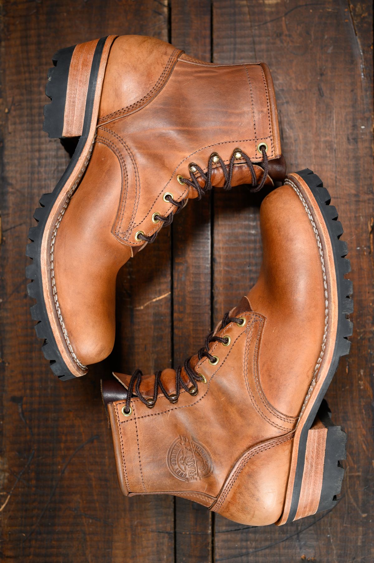 Photo by CarmineJackLeather on November 5, 2023 of the Frank's Boots Wilshire in J&FJ Baker Natural Oak Bark Tanned Harness.
