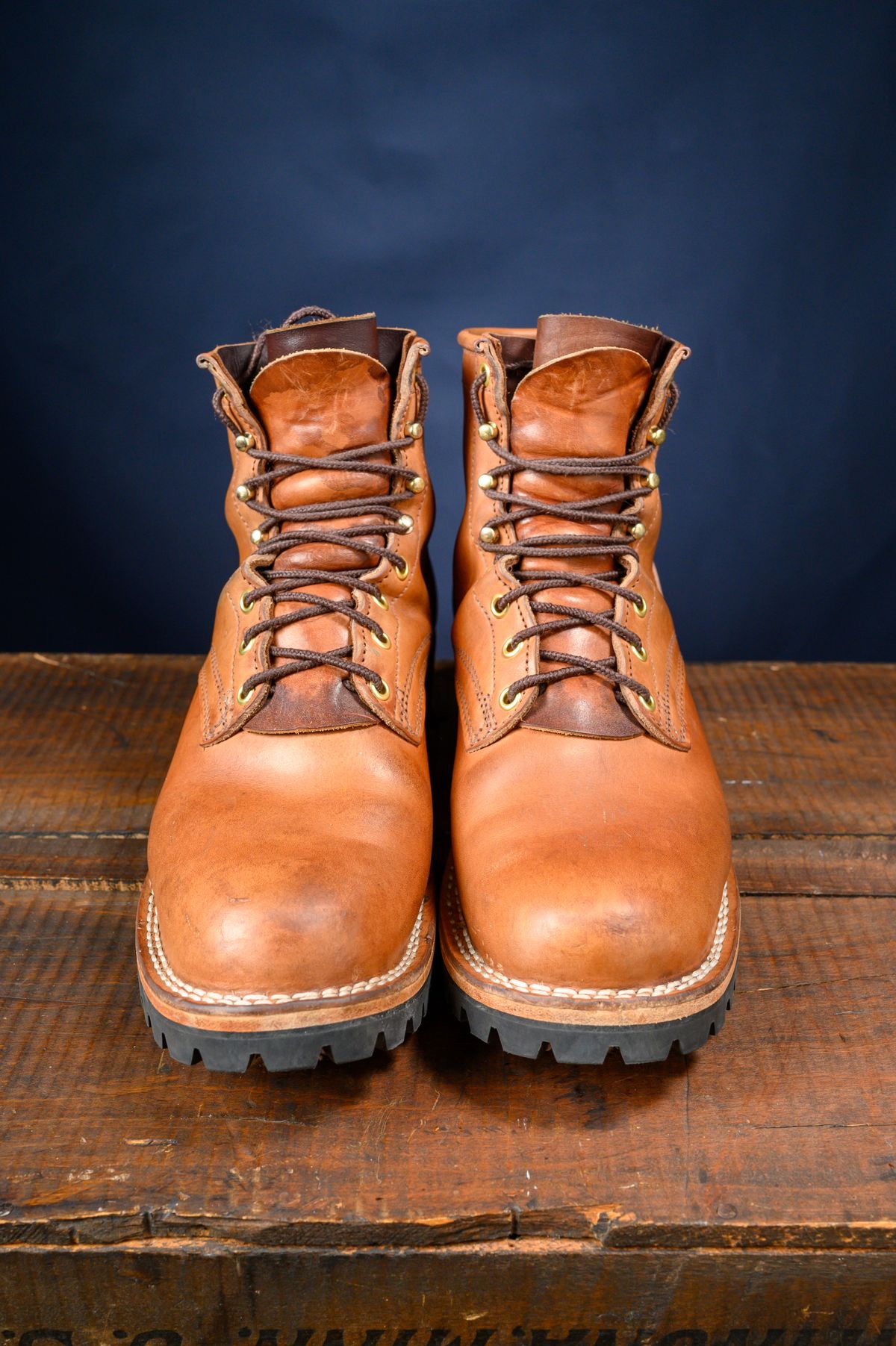Photo by CarmineJackLeather on December 5, 2023 of the Frank's Boots Wilshire in J&FJ Baker Natural Oak Bark Tanned Harness.
