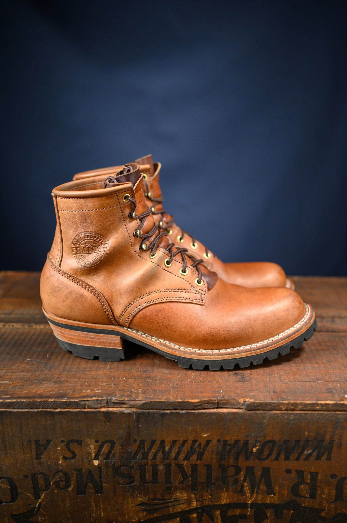 Photo by CarmineJackLeather on December 5, 2023 of the Frank's Boots Wilshire in J&FJ Baker Natural Oak Bark Tanned Harness.