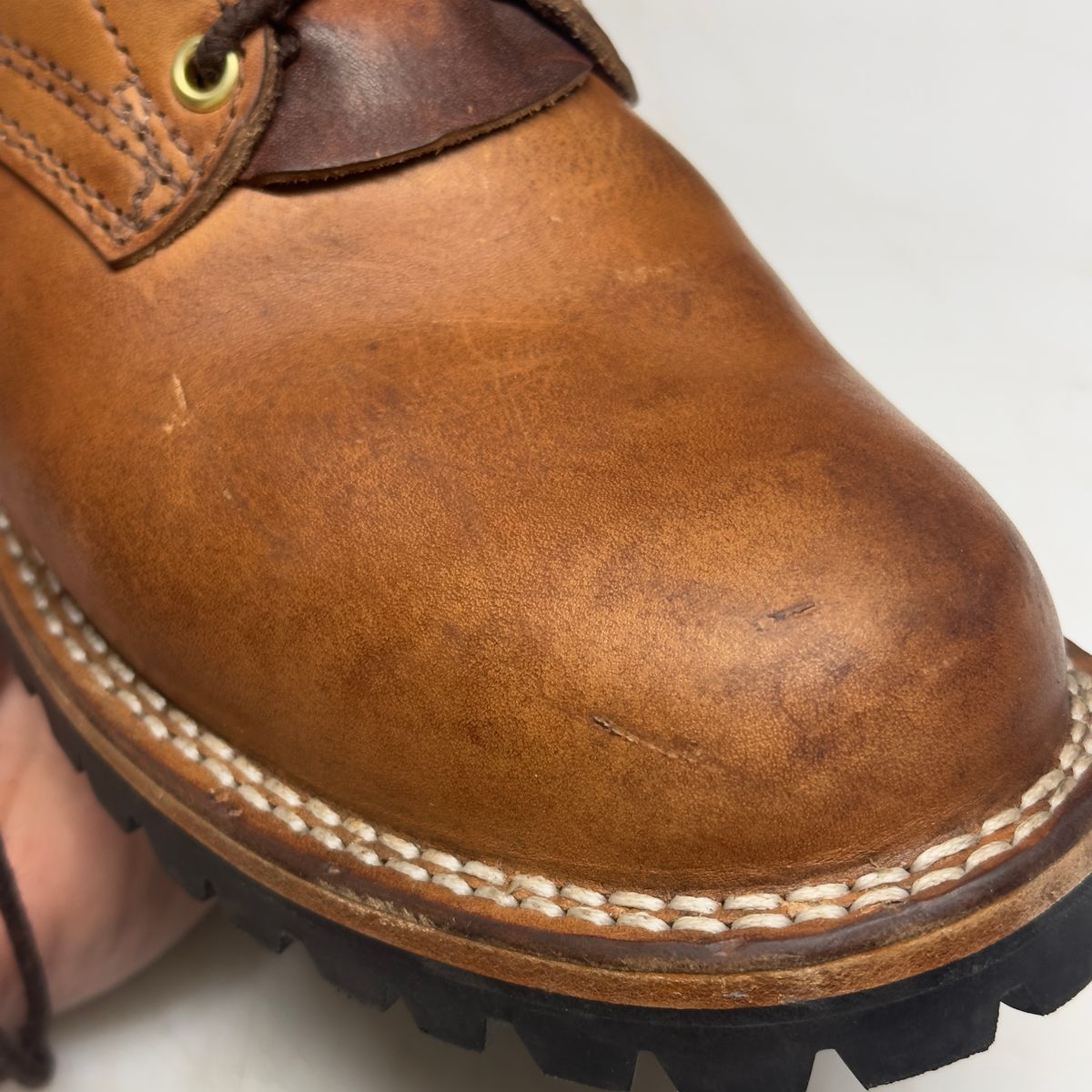 Photo by CarmineJackLeather on December 9, 2023 of the Frank's Boots Wilshire in J&FJ Baker Natural Oak Bark Tanned Harness.