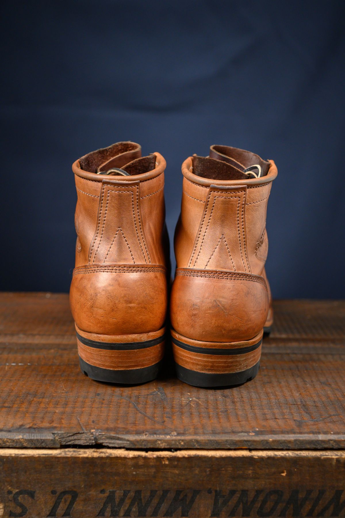 Photo by CarmineJackLeather on January 3, 2024 of the Frank's Boots Wilshire in J&FJ Baker Natural Oak Bark Tanned Harness.