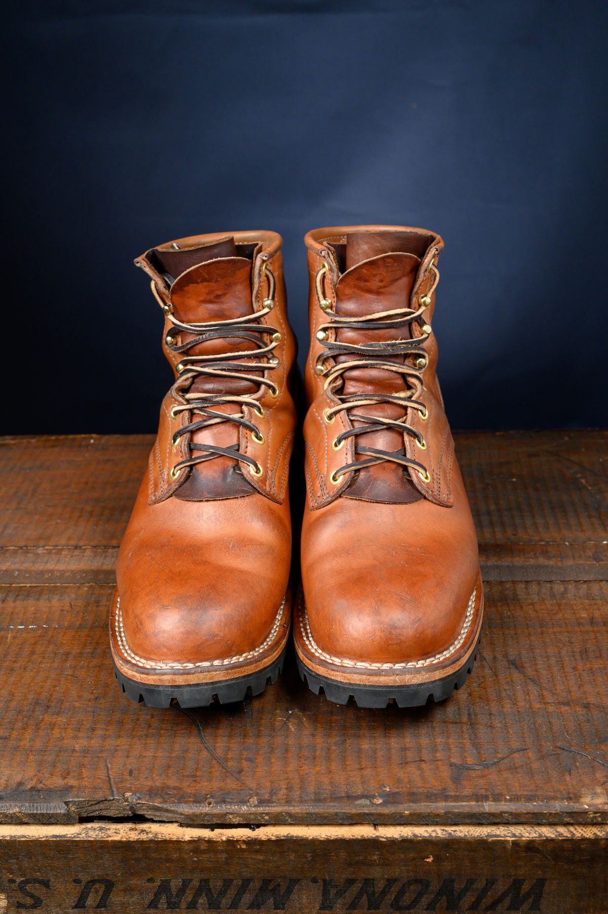 Photo by CarmineJackLeather on January 3, 2024 of the Frank's Boots Wilshire in J&FJ Baker Natural Oak Bark Tanned Harness.