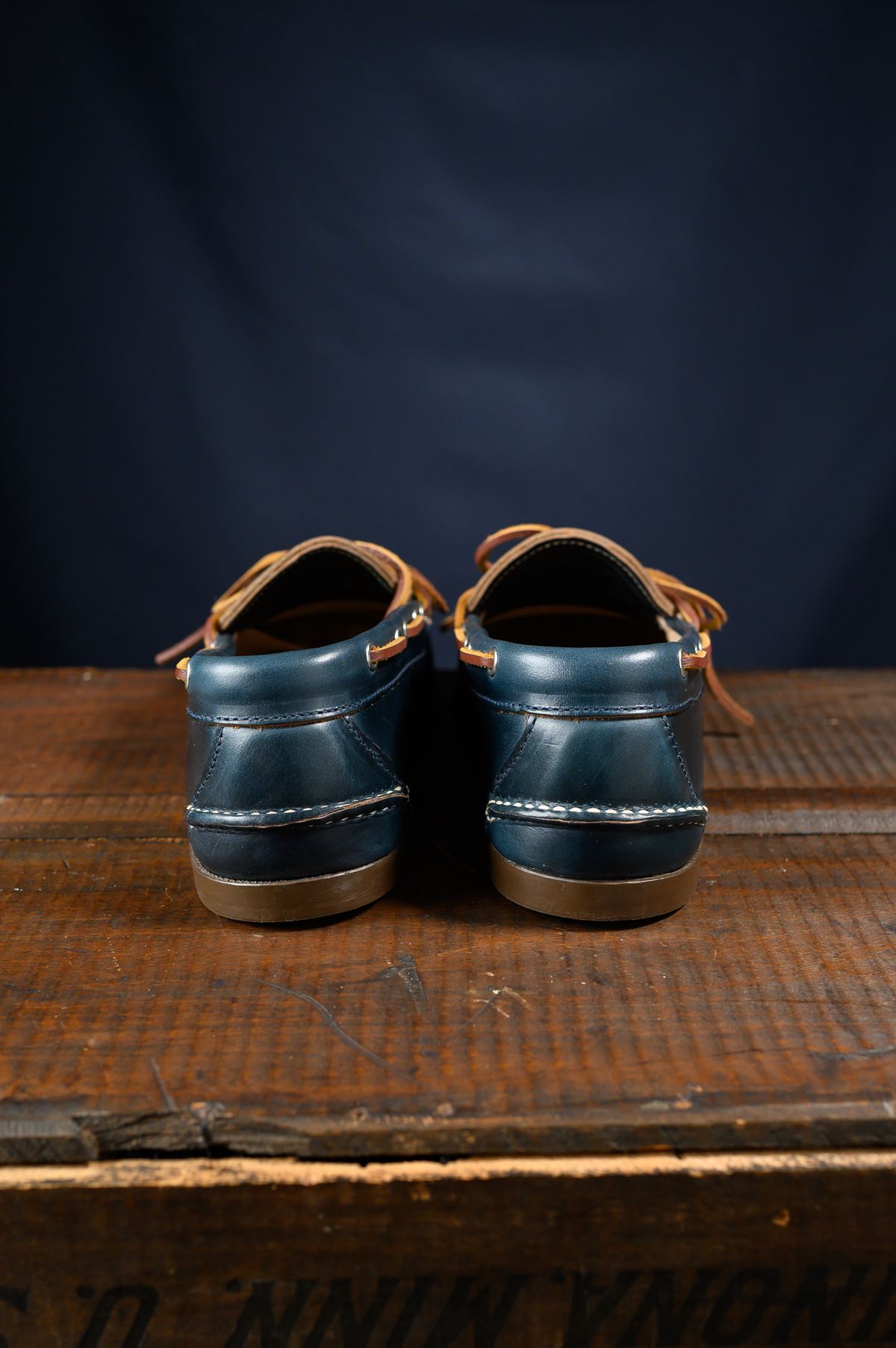 Photo by CarmineJackLeather on October 1, 2023 of the Oak Street Bootmakers Camp Moc in Horween Navy Chromexcel.