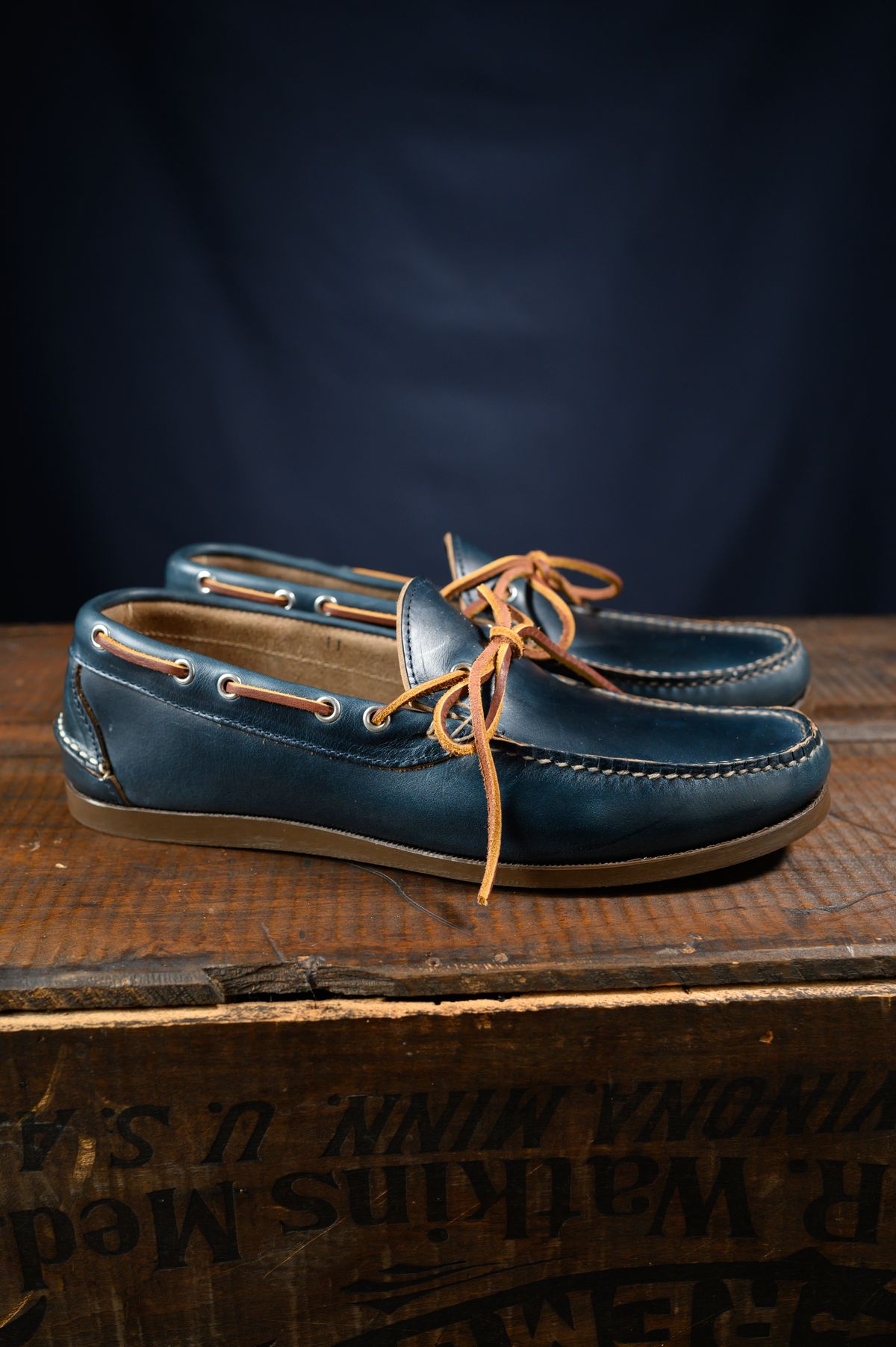 Photo by CarmineJackLeather on October 1, 2023 of the Oak Street Bootmakers Camp Moc in Horween Navy Chromexcel.