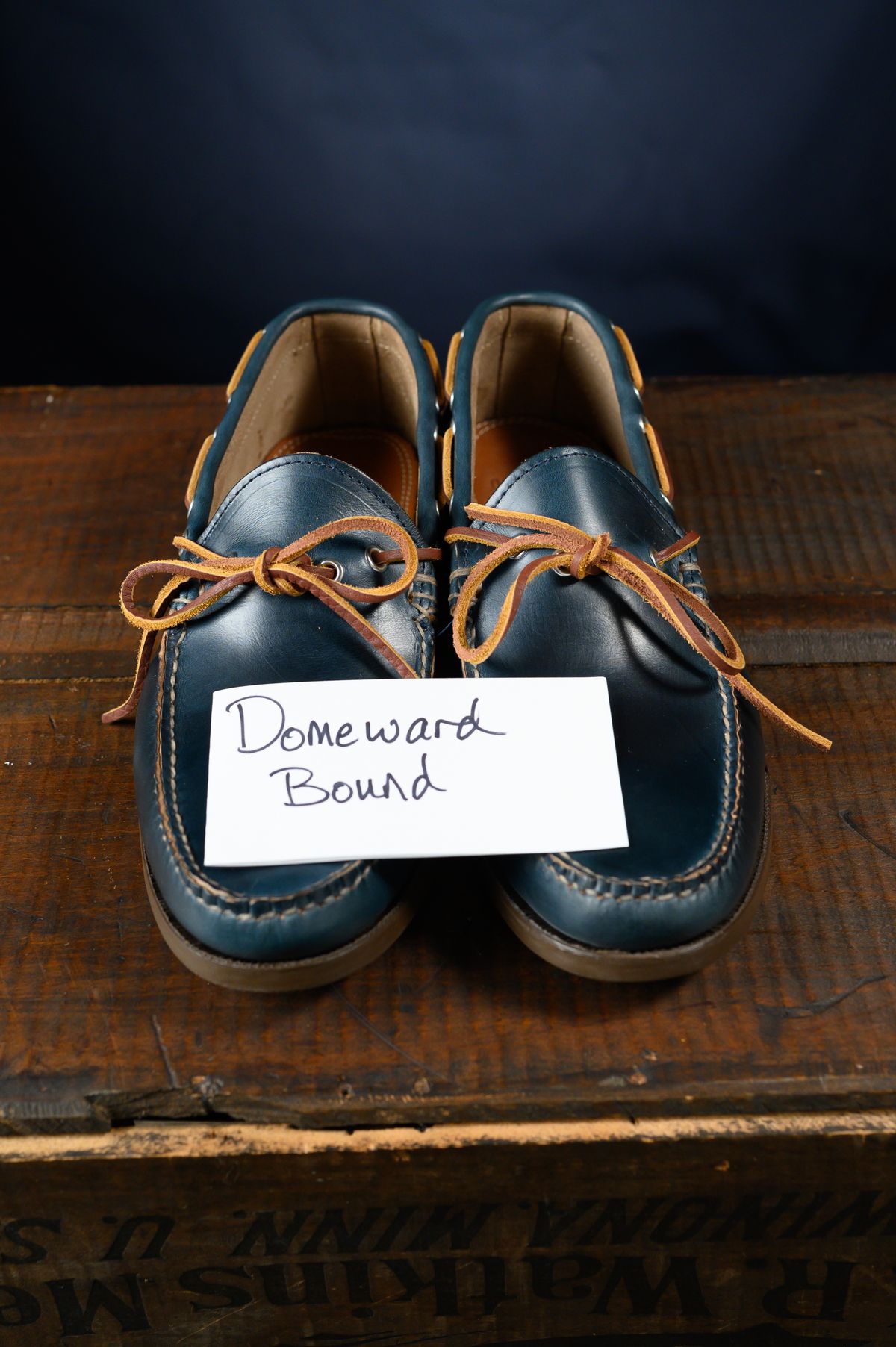 Photo by CarmineJackLeather on October 1, 2023 of the Oak Street Bootmakers Camp Moc in Horween Navy Chromexcel.