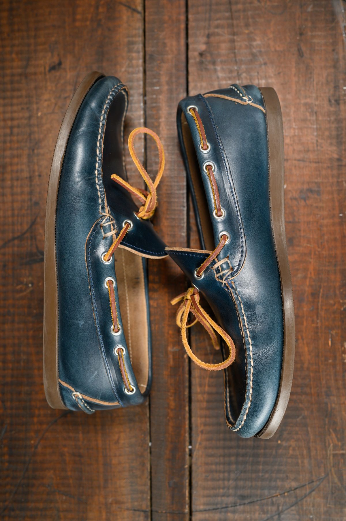 Photo by CarmineJackLeather on November 5, 2023 of the Oak Street Bootmakers Camp Moc in Horween Navy Chromexcel.