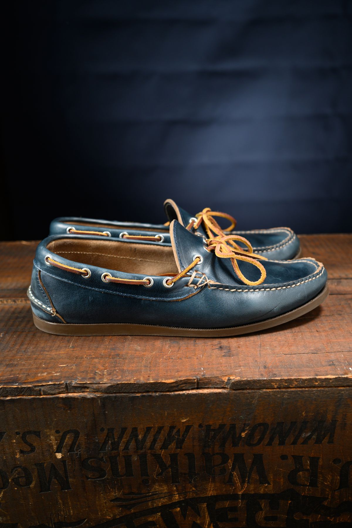 Photo by CarmineJackLeather on November 5, 2023 of the Oak Street Bootmakers Camp Moc in Horween Navy Chromexcel.