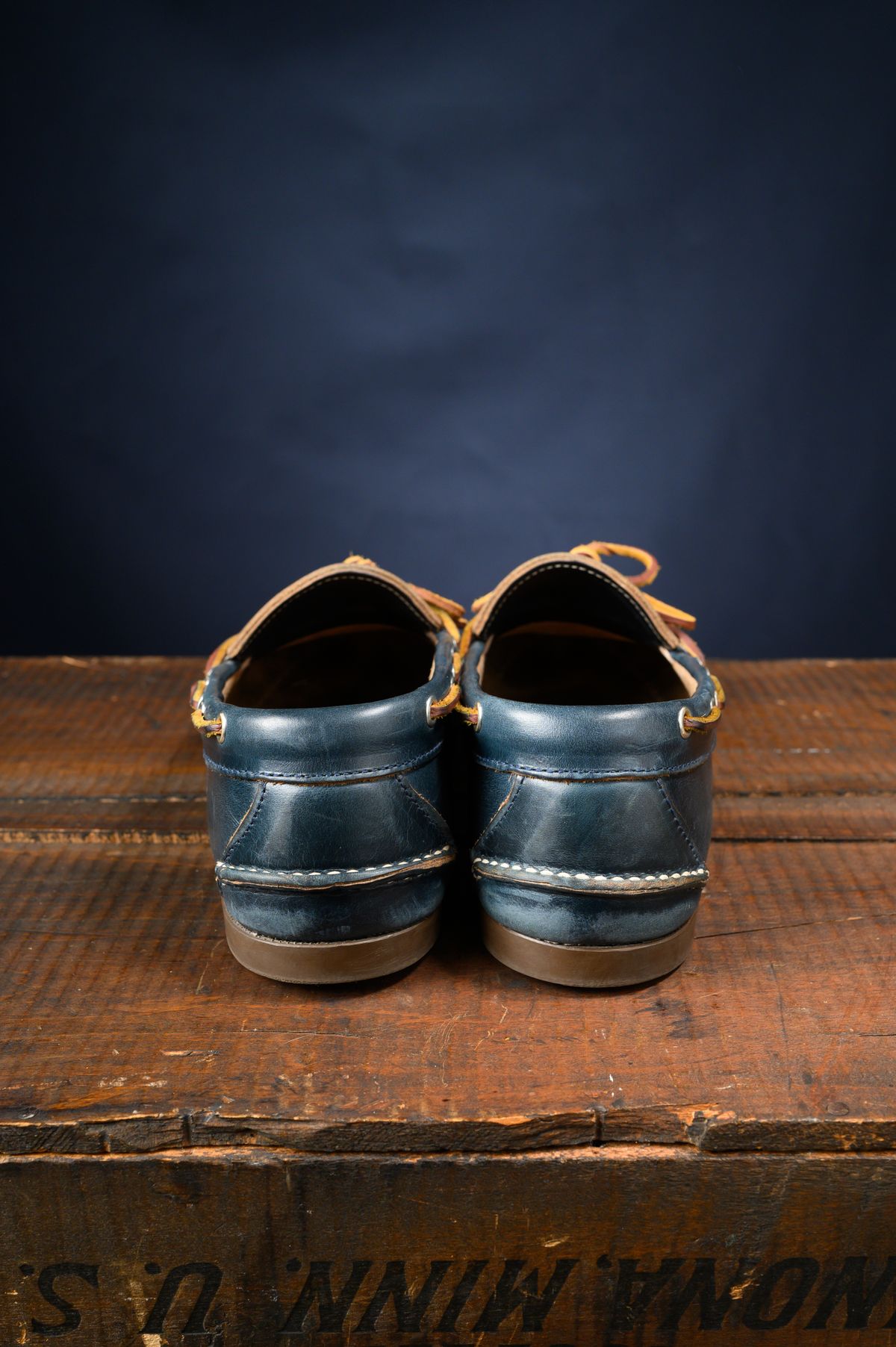 Photo by CarmineJackLeather on December 5, 2023 of the Oak Street Bootmakers Camp Moc in Horween Navy Chromexcel.