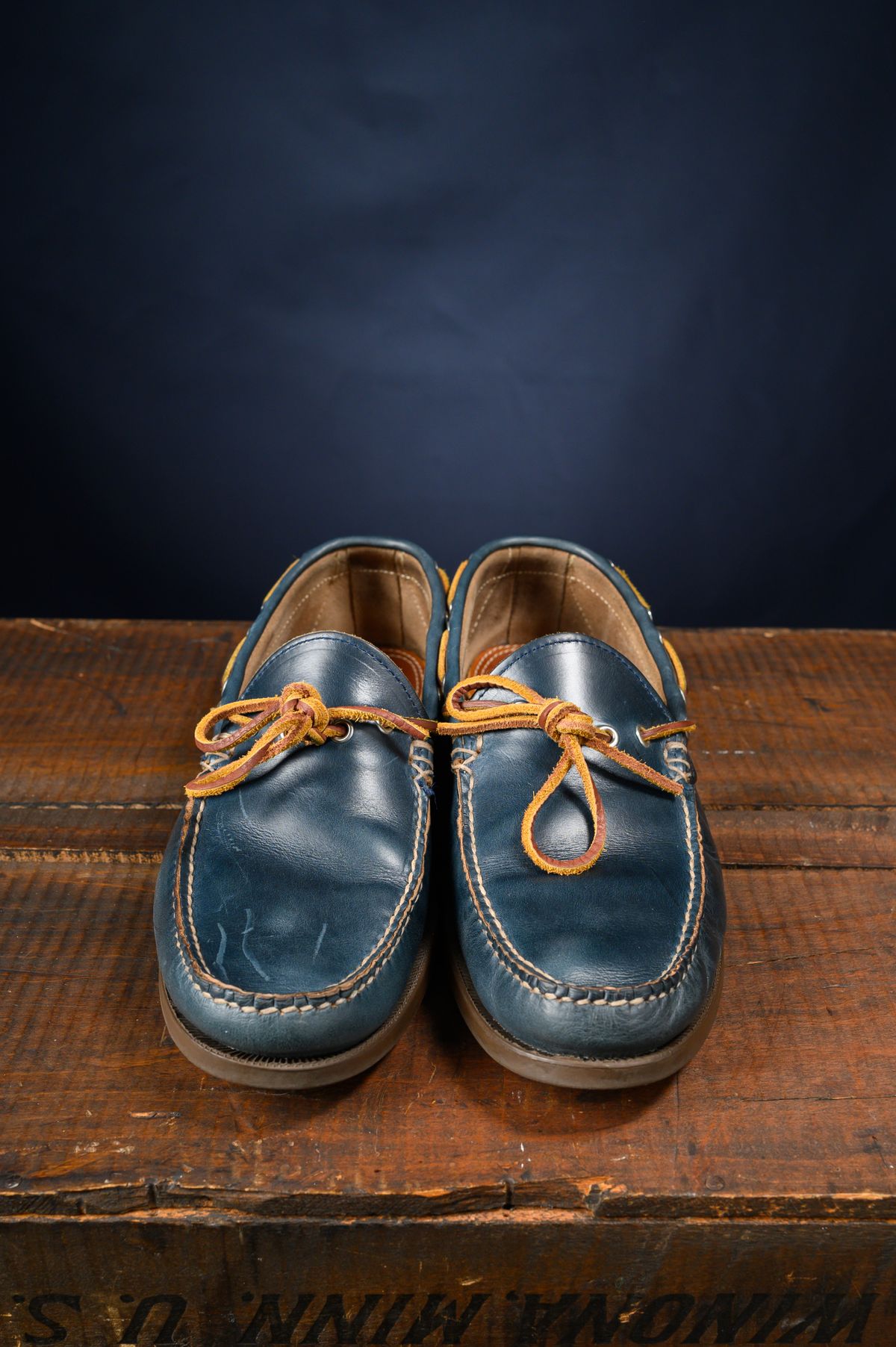 Photo by CarmineJackLeather on December 5, 2023 of the Oak Street Bootmakers Camp Moc in Horween Navy Chromexcel.