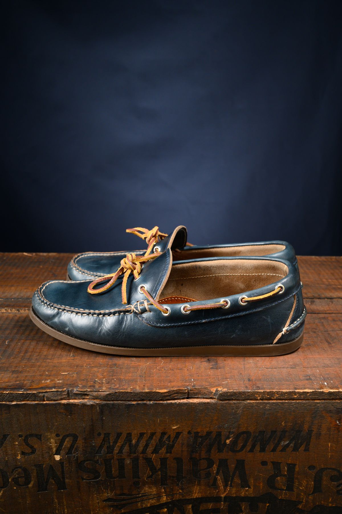 Photo by CarmineJackLeather on December 5, 2023 of the Oak Street Bootmakers Camp Moc in Horween Navy Chromexcel.