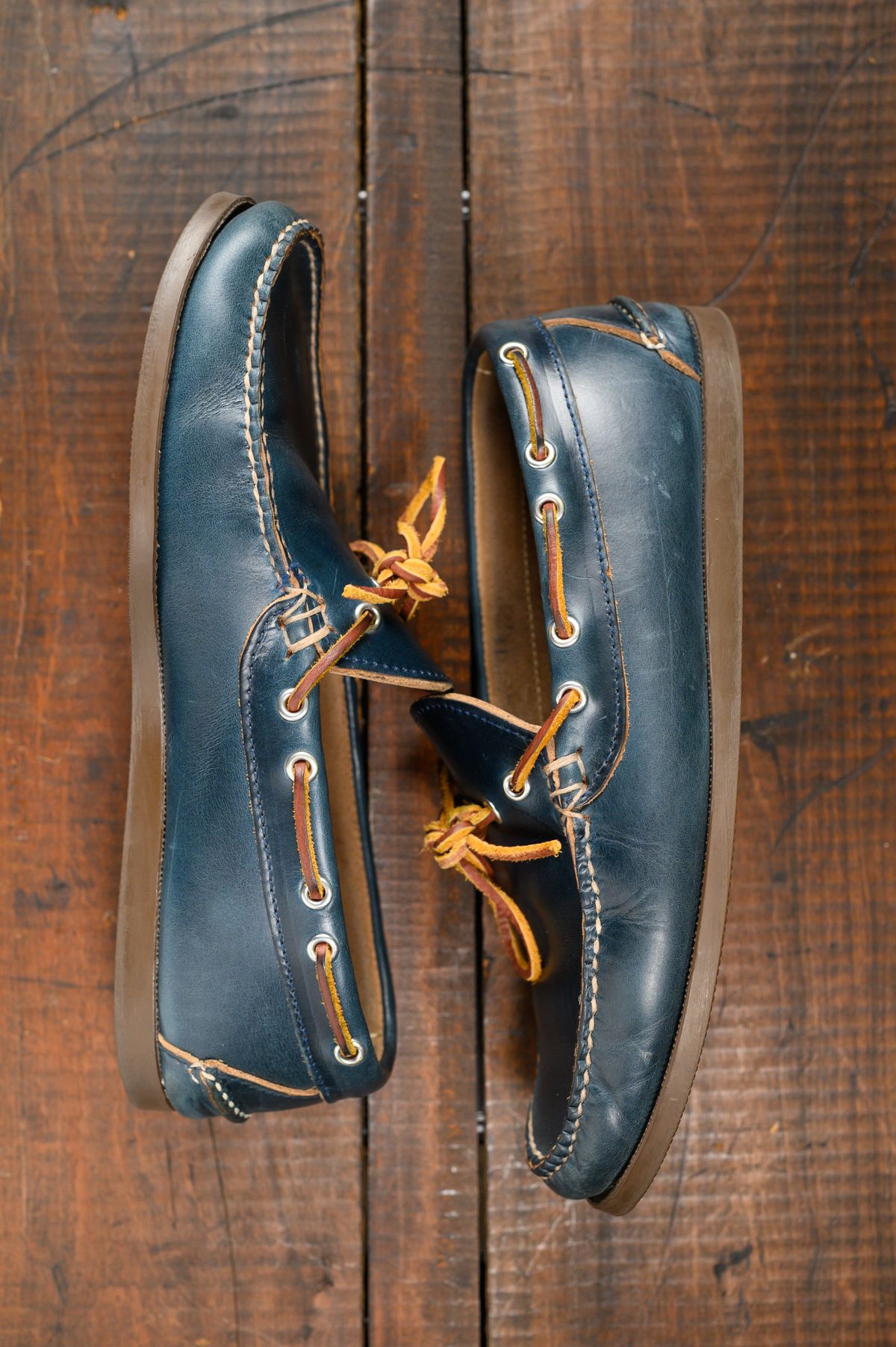 Photo by CarmineJackLeather on December 5, 2023 of the Oak Street Bootmakers Camp Moc in Horween Navy Chromexcel.