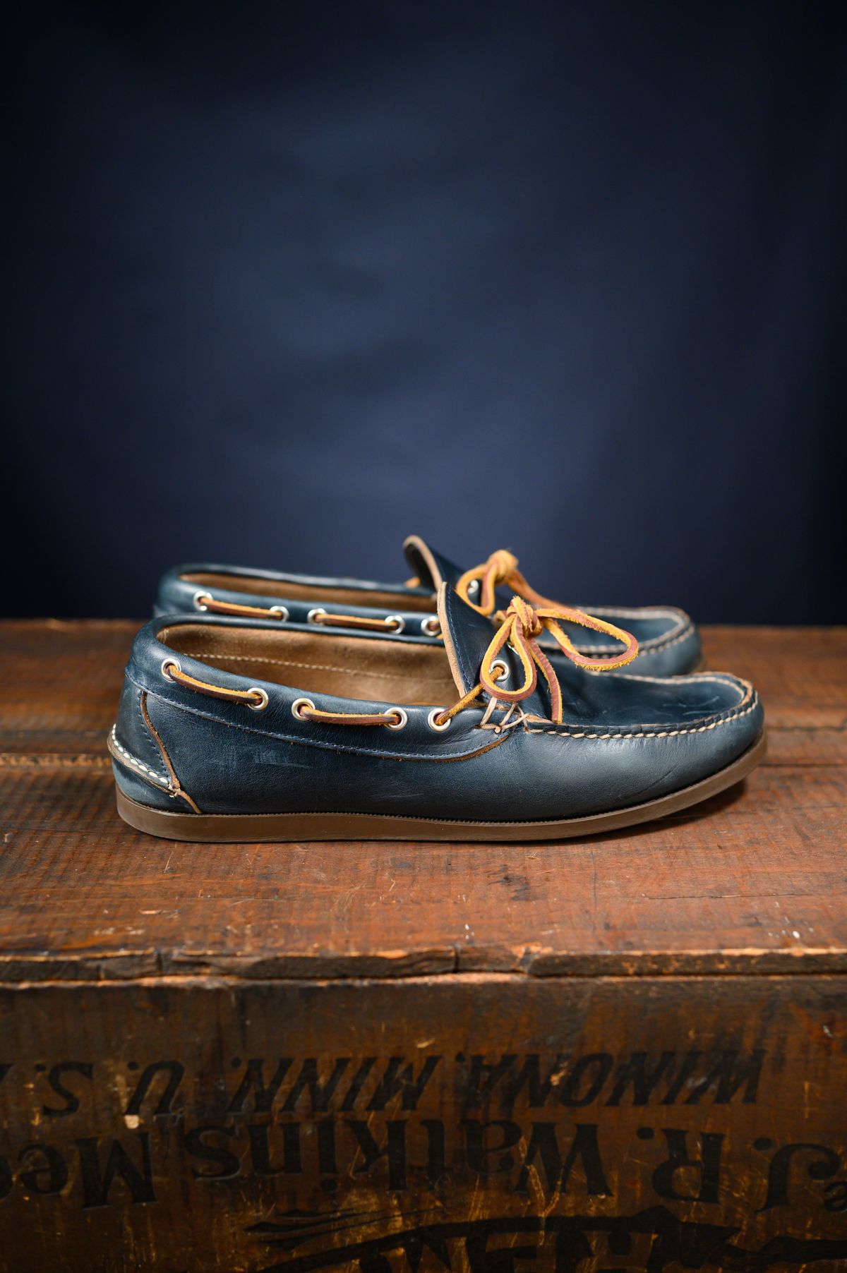 Photo by CarmineJackLeather on December 5, 2023 of the Oak Street Bootmakers Camp Moc in Horween Navy Chromexcel.