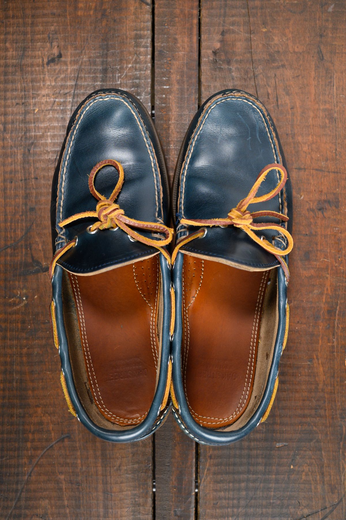 Photo by CarmineJackLeather on December 5, 2023 of the Oak Street Bootmakers Camp Moc in Horween Navy Chromexcel.