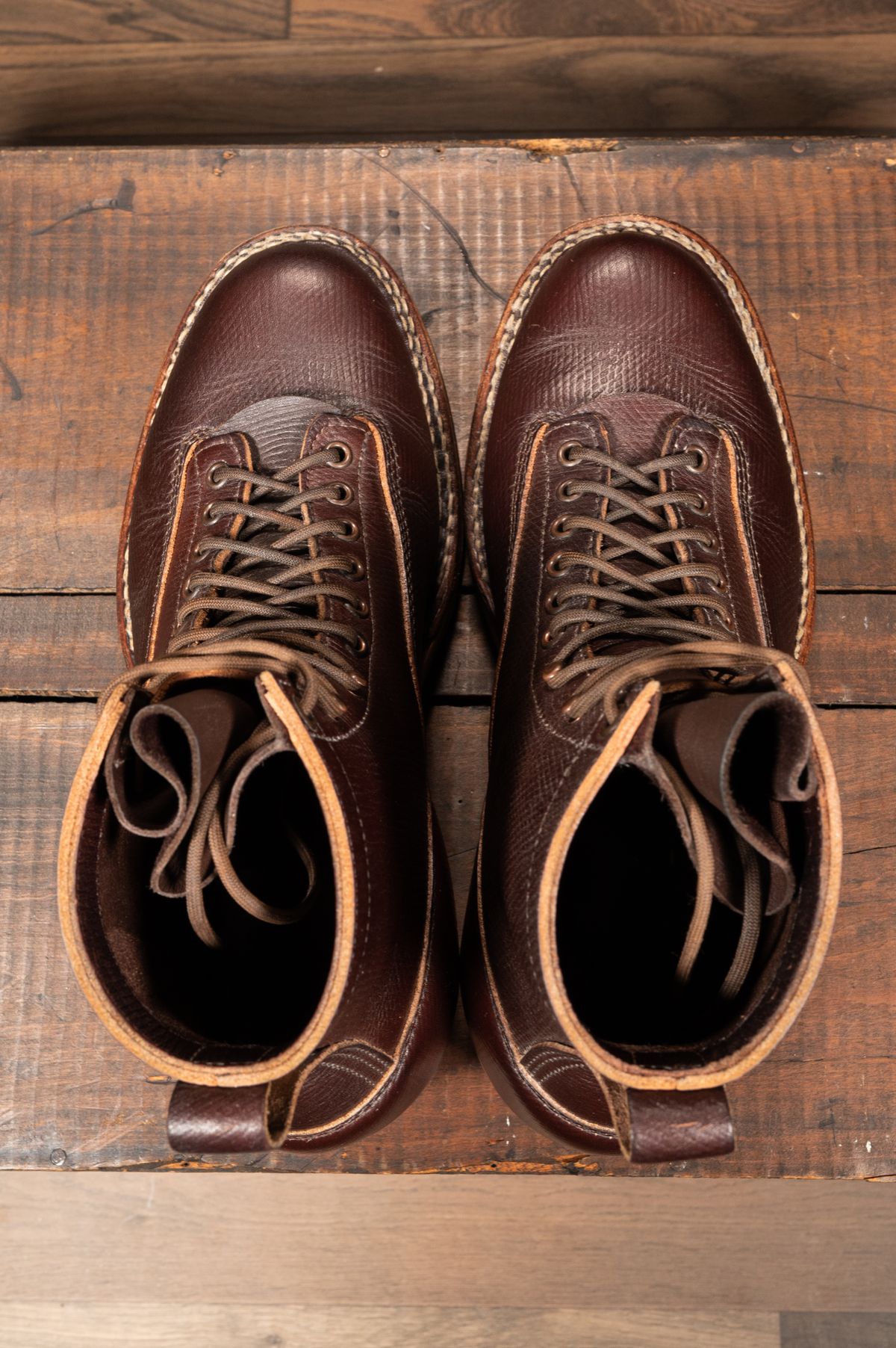 Photo by CarmineJackLeather on March 5, 2023 of the White's 350 Cutter in J&FJ Baker Brown Russian Calf.