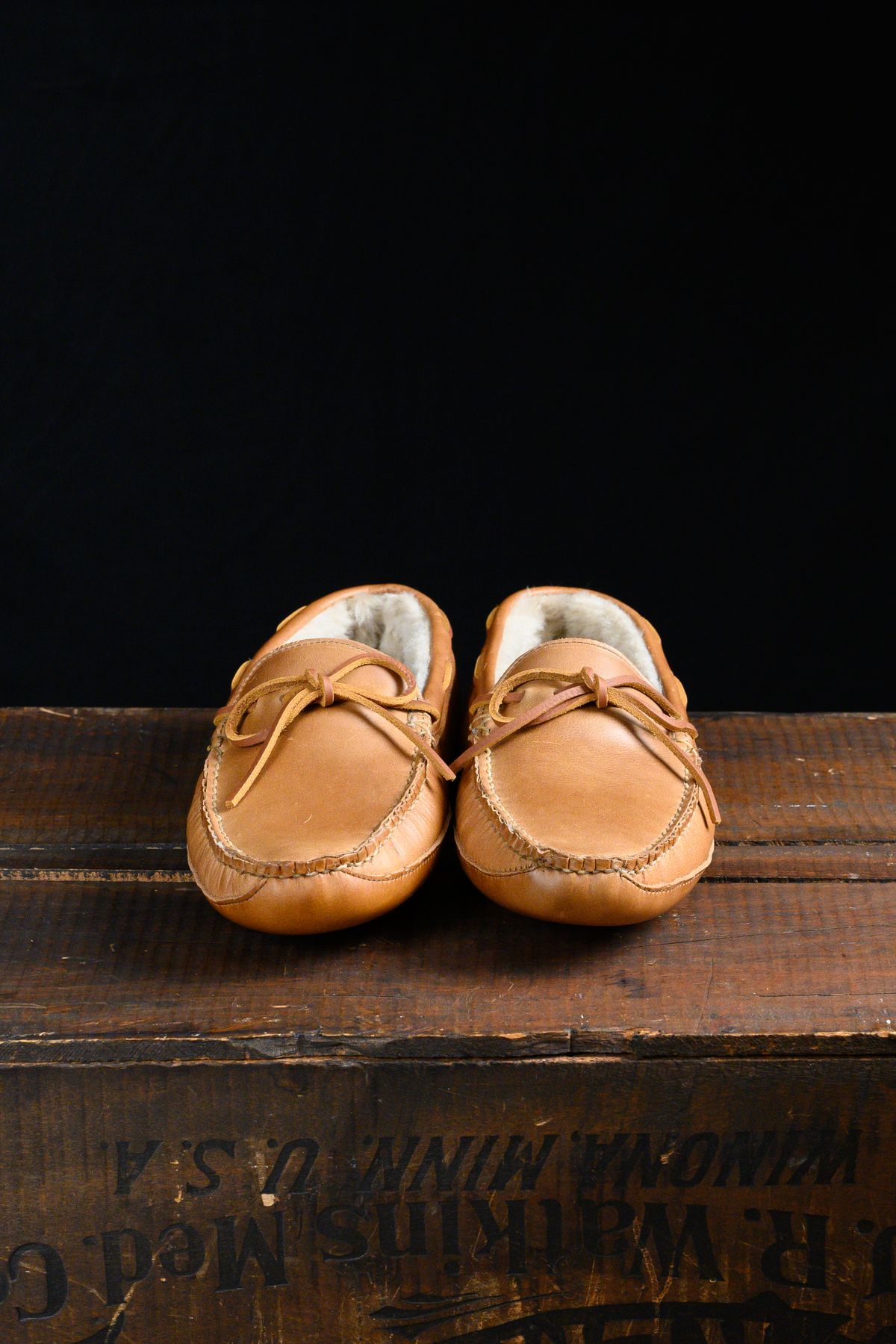 Photo by CarmineJackLeather on October 11, 2024 of the Oak Street Bootmakers Shearling House Moc in Horween Natural Chromexcel.