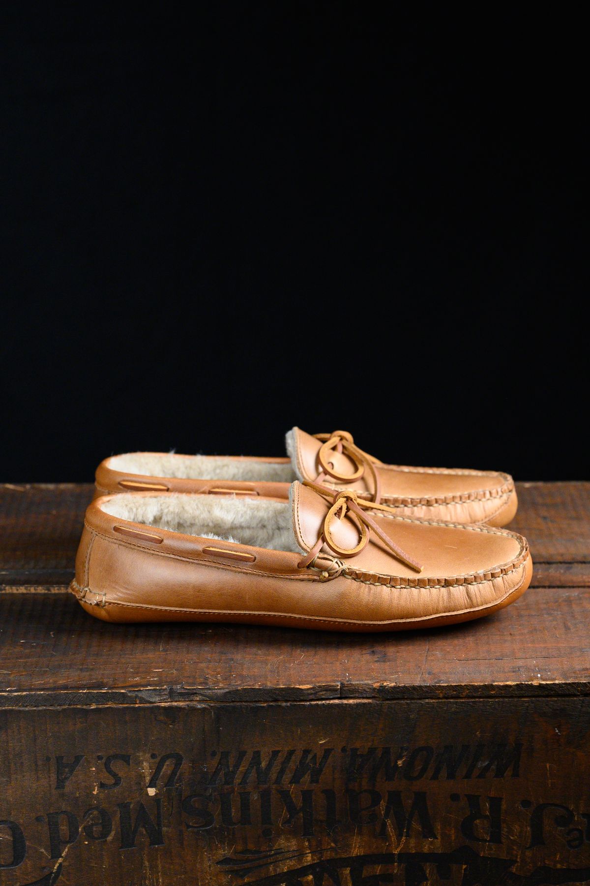 Photo by CarmineJackLeather on October 11, 2024 of the Oak Street Bootmakers Shearling House Moc in Horween Natural Chromexcel.