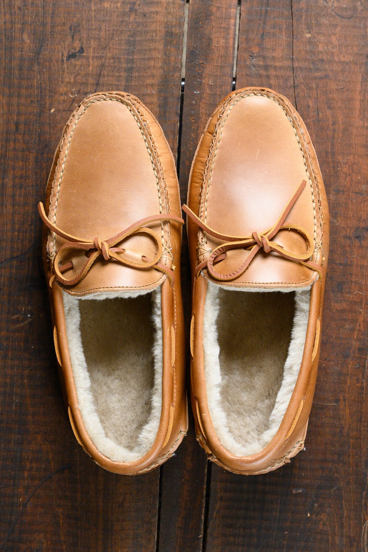 Photo by CarmineJackLeather on October 11, 2024 of the Oak Street Bootmakers Shearling House Moc in Horween Natural Chromexcel.