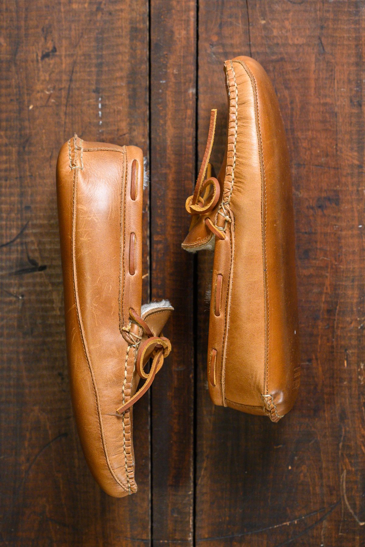 Photo by CarmineJackLeather on November 5, 2024 of the Oak Street Bootmakers Shearling House Moc in Horween Natural Chromexcel.