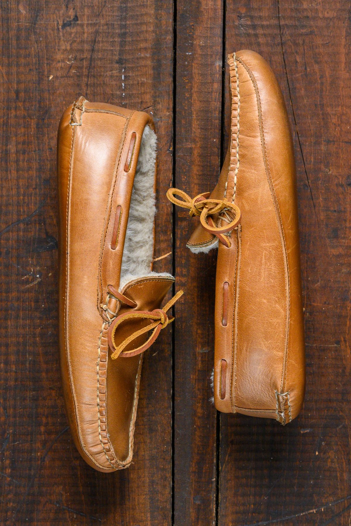 Photo by CarmineJackLeather on December 5, 2024 of the Oak Street Bootmakers Shearling House Moc in Horween Natural Chromexcel.