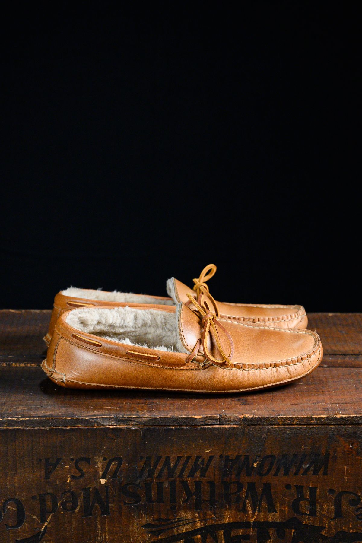 Photo by CarmineJackLeather on December 5, 2024 of the Oak Street Bootmakers Shearling House Moc in Horween Natural Chromexcel.