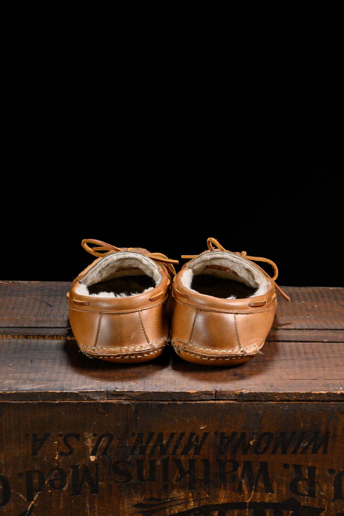 Photo by CarmineJackLeather on January 5, 2025 of the Oak Street Bootmakers Shearling House Moc in Horween Natural Chromexcel.