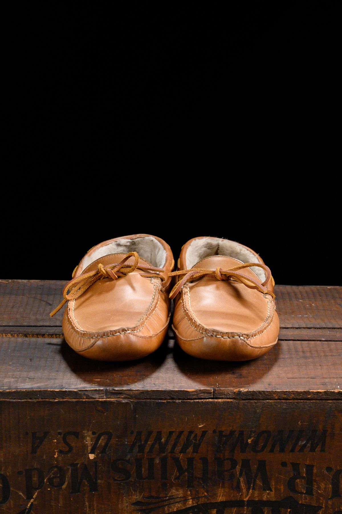 Photo by CarmineJackLeather on January 5, 2025 of the Oak Street Bootmakers Shearling House Moc in Horween Natural Chromexcel.