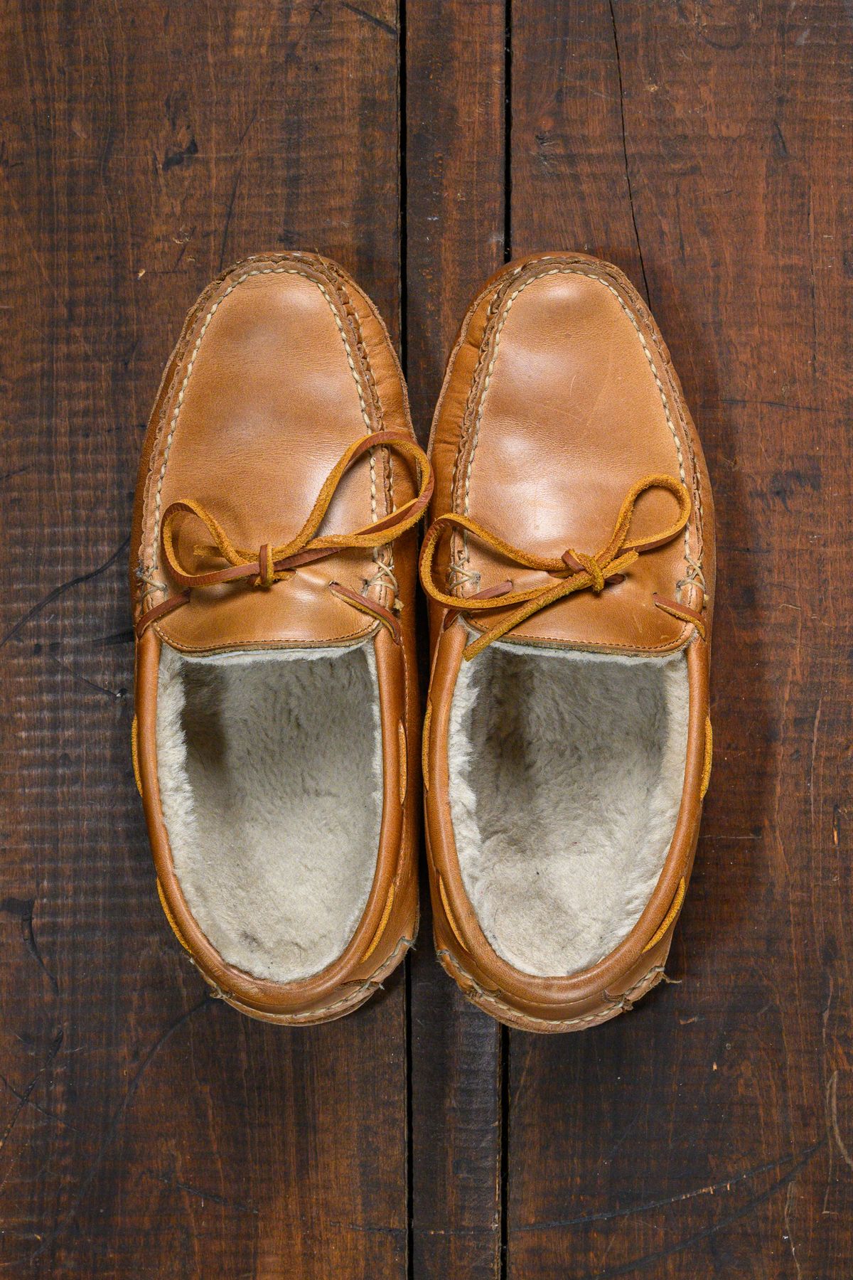 Photo by CarmineJackLeather on February 4, 2025 of the Oak Street Bootmakers Shearling House Moc in Horween Natural Chromexcel.