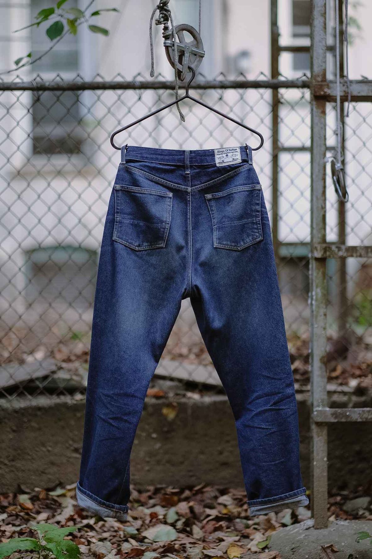 Photo by knoll on October 23, 2024 of the Kings Of Indigo Liona Cropped Selvage in Revival Savemeso Rinse.