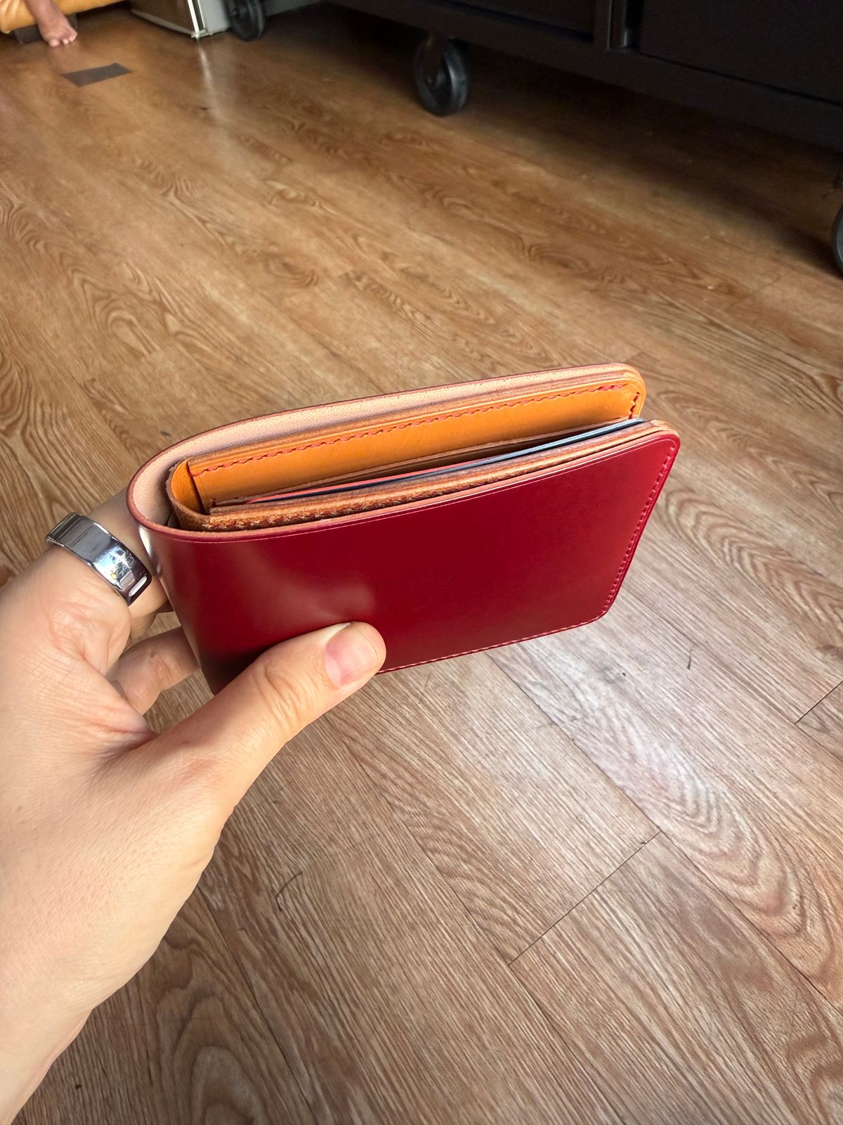 Photo by knoll on February 8, 2026 of the 6Saigon Leather Bifold Wallet in Leder Ogawa Ruby Shell Cordovan.
