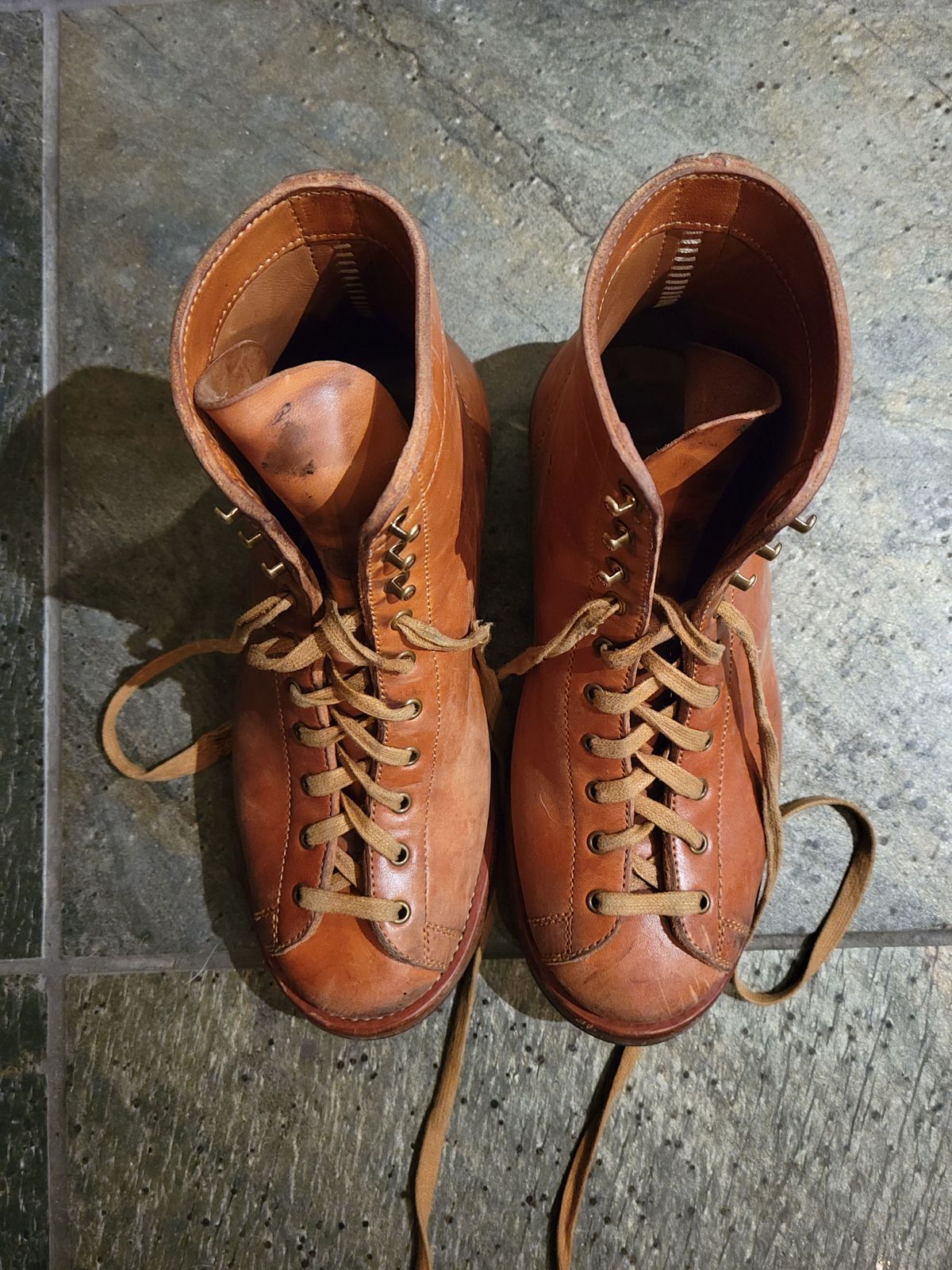 Photo by knoll on December 6, 2021 of the Flame Panda Monkey Boot in Maryam Natural Horsebutt.