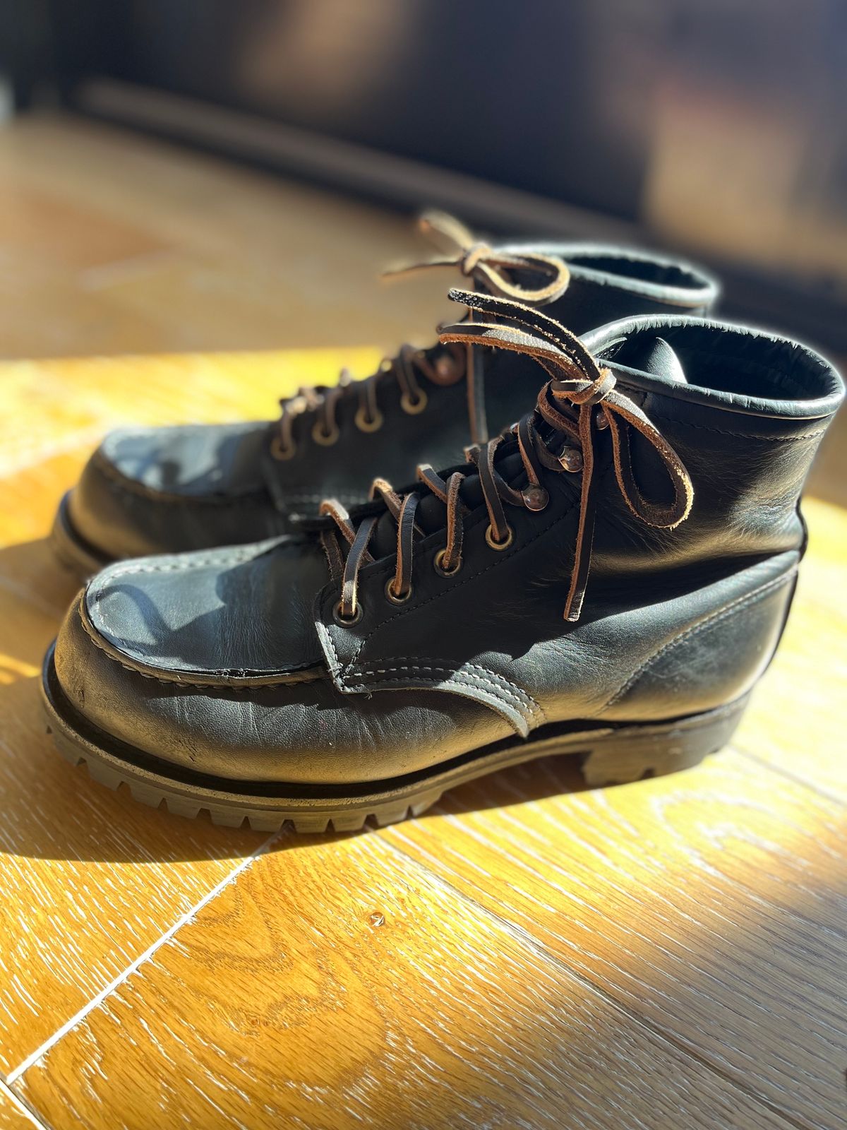 Photo by ShineSharpenFletch on April 13, 2023 of the Red Wing 6-Inch Classic Moc in S.B. Foot Black Harness.