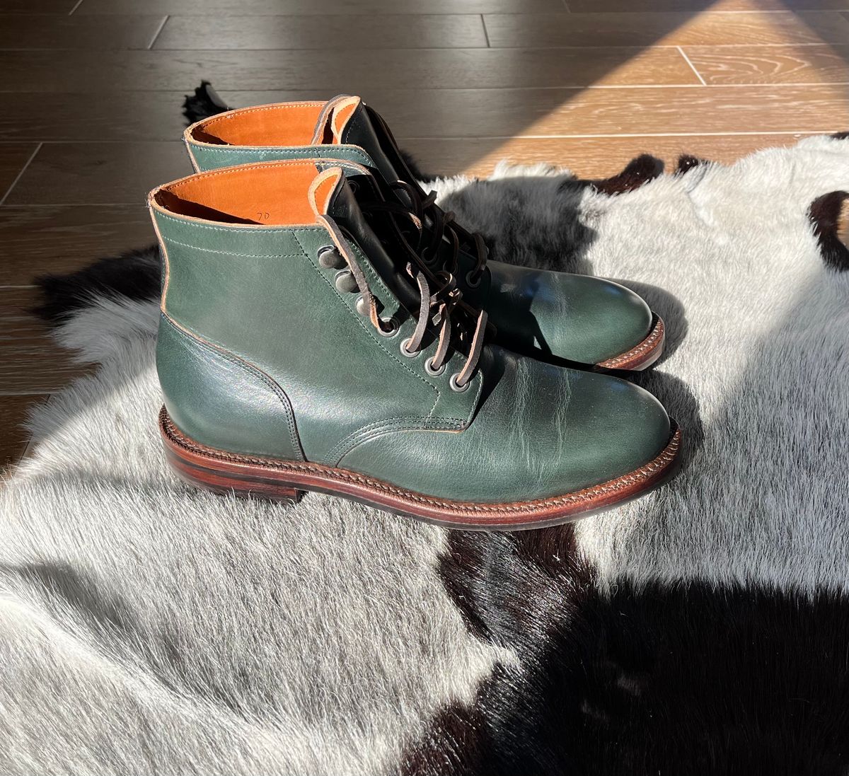 Photo by ShineSharpenFletch on March 26, 2023 of the Grant Stone Diesel Boot in Horween Navy Chromexcel.