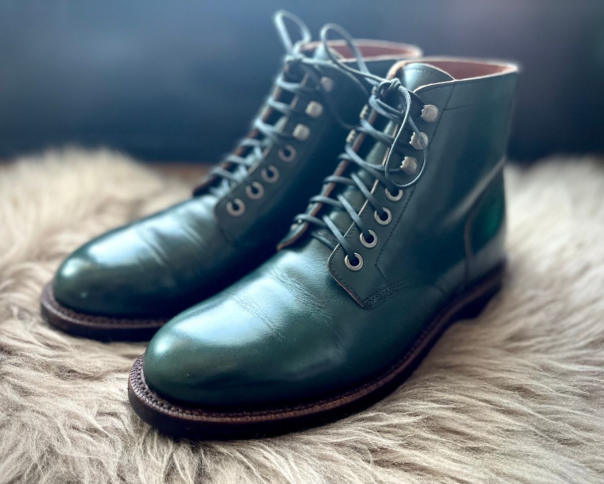 Photo by ShineSharpenFletch on April 2, 2023 of the Grant Stone Diesel Boot in Horween Navy Chromexcel.