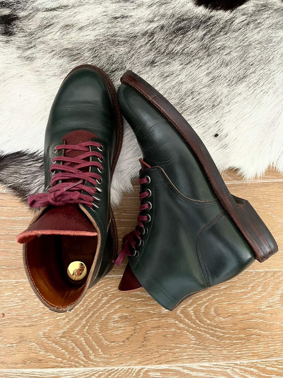 Photo by ShineSharpenFletch on April 6, 2023 of the Grant Stone Diesel Boot in Horween Navy Chromexcel.