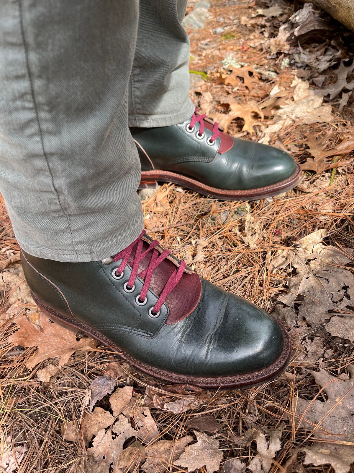 Photo by ShineSharpenFletch on April 7, 2023 of the Grant Stone Diesel Boot in Horween Navy Chromexcel.