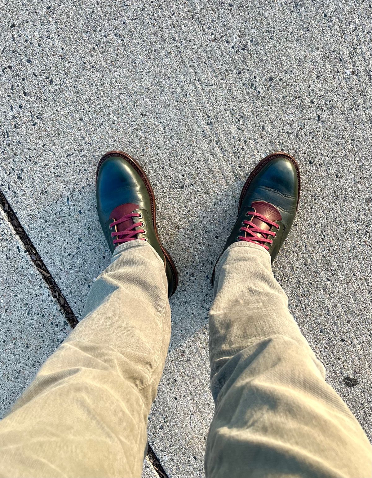 Photo by ShineSharpenFletch on April 12, 2023 of the Grant Stone Diesel Boot in Horween Navy Chromexcel.