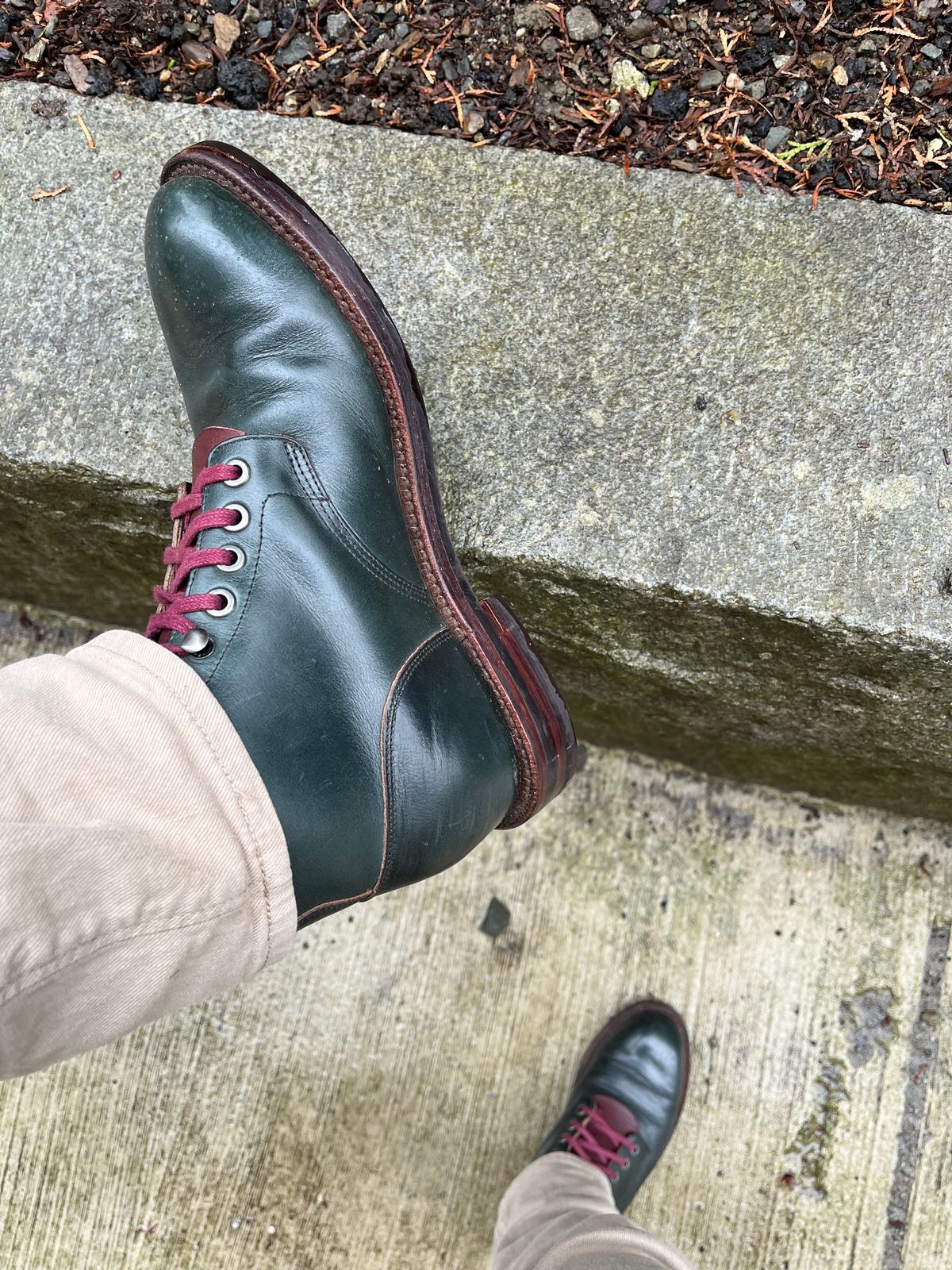 Photo by ShineSharpenFletch on April 17, 2023 of the Grant Stone Diesel Boot in Horween Navy Chromexcel.