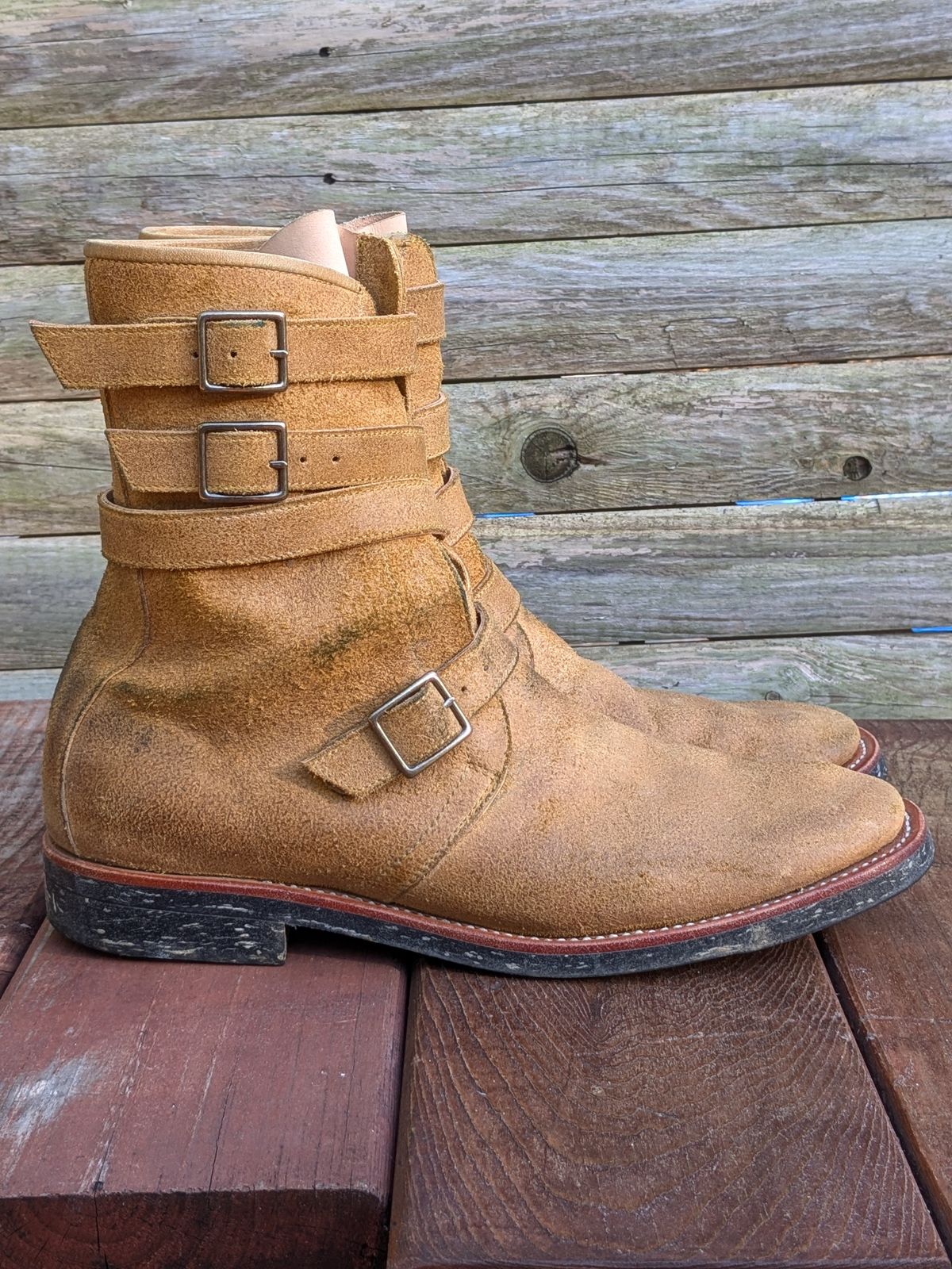 Photo by jacktheenthusiast on November 5, 2024 of the Briselblack The Hanker Tanker Boots in Indonesian Honey Waxed Flesh.