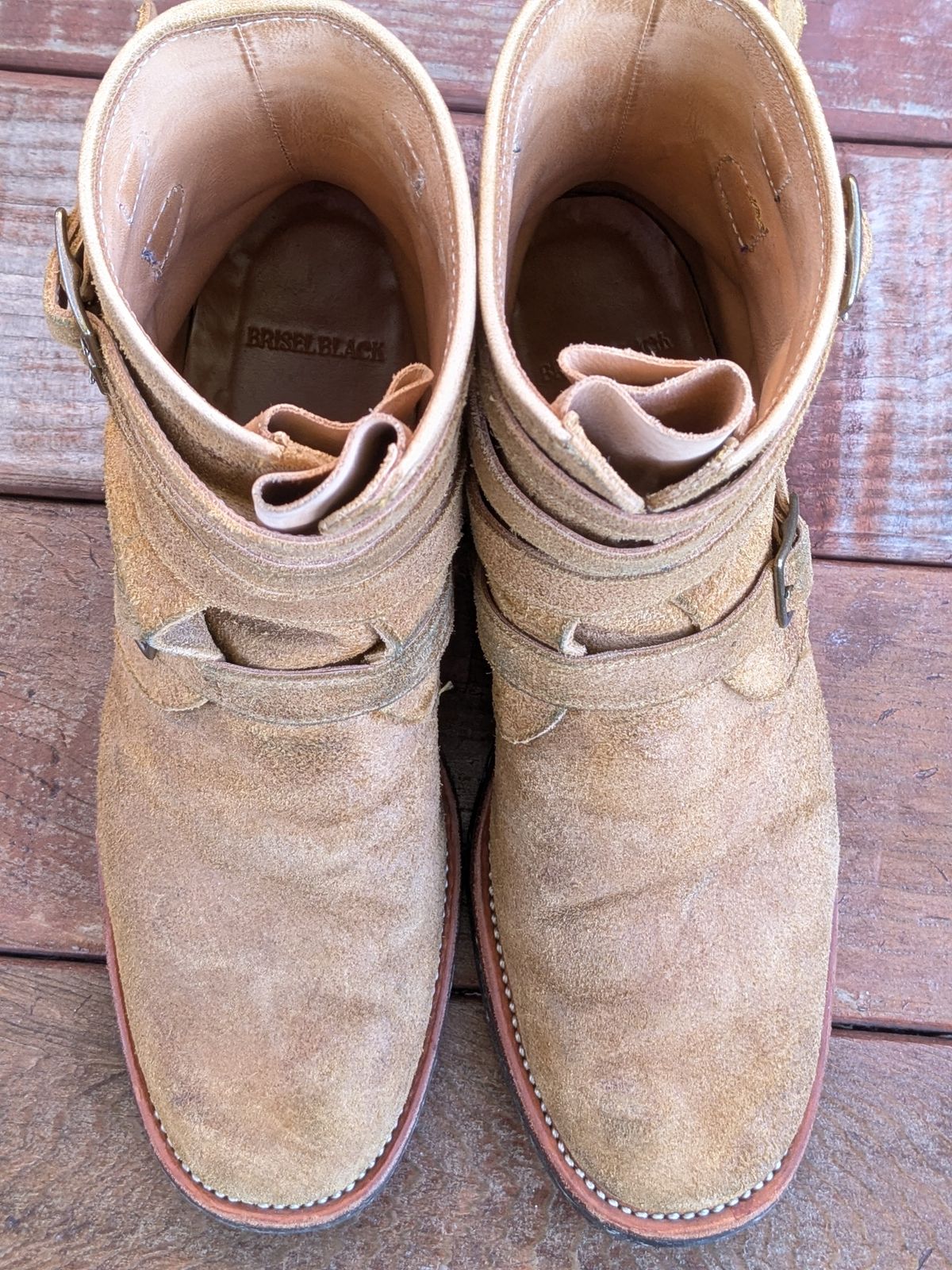 Photo by jacktheenthusiast on April 1, 2025 of the Briselblack The Hanker Tanker Boots in Indonesian Honey Waxed Flesh.