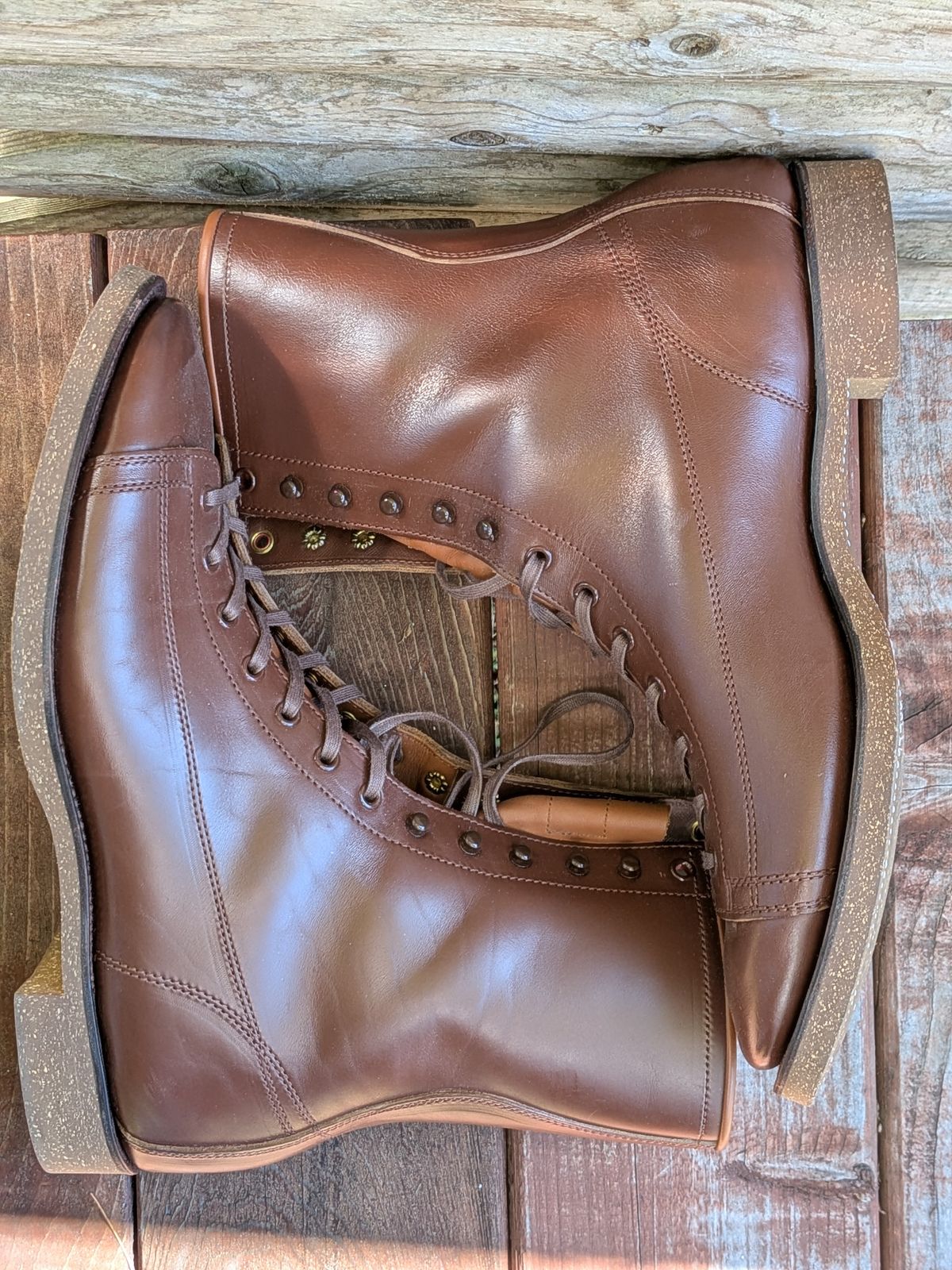 Photo by jacktheenthusiast on October 4, 2025 of the Clinch Gary in Brown-Overdyed Horsebutt.