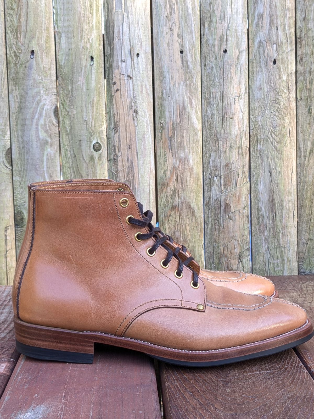 Photo by jacktheenthusiast on November 5, 2024 of the Iron Boots FLT in Maryam Natural TPR Horsebutt.