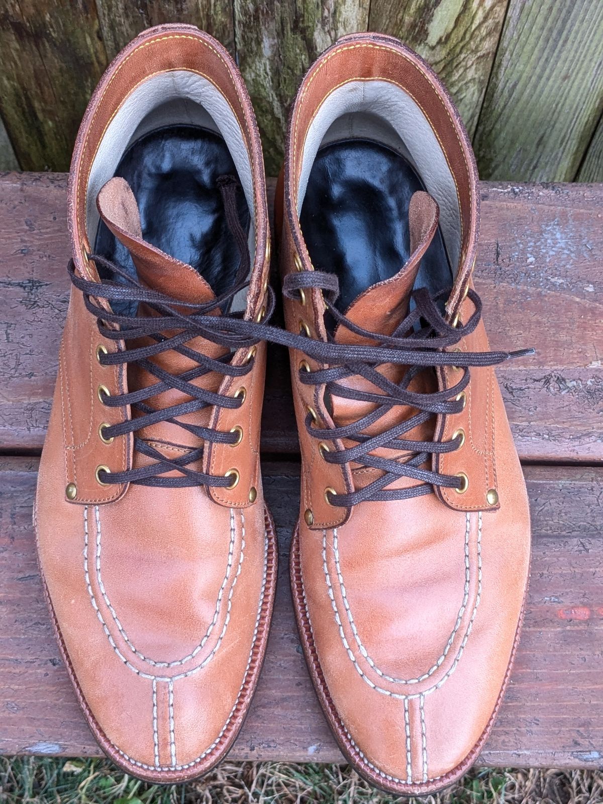 Photo by jacktheenthusiast on December 5, 2024 of the Iron Boots FLT in Maryam Natural TPR Horsebutt.