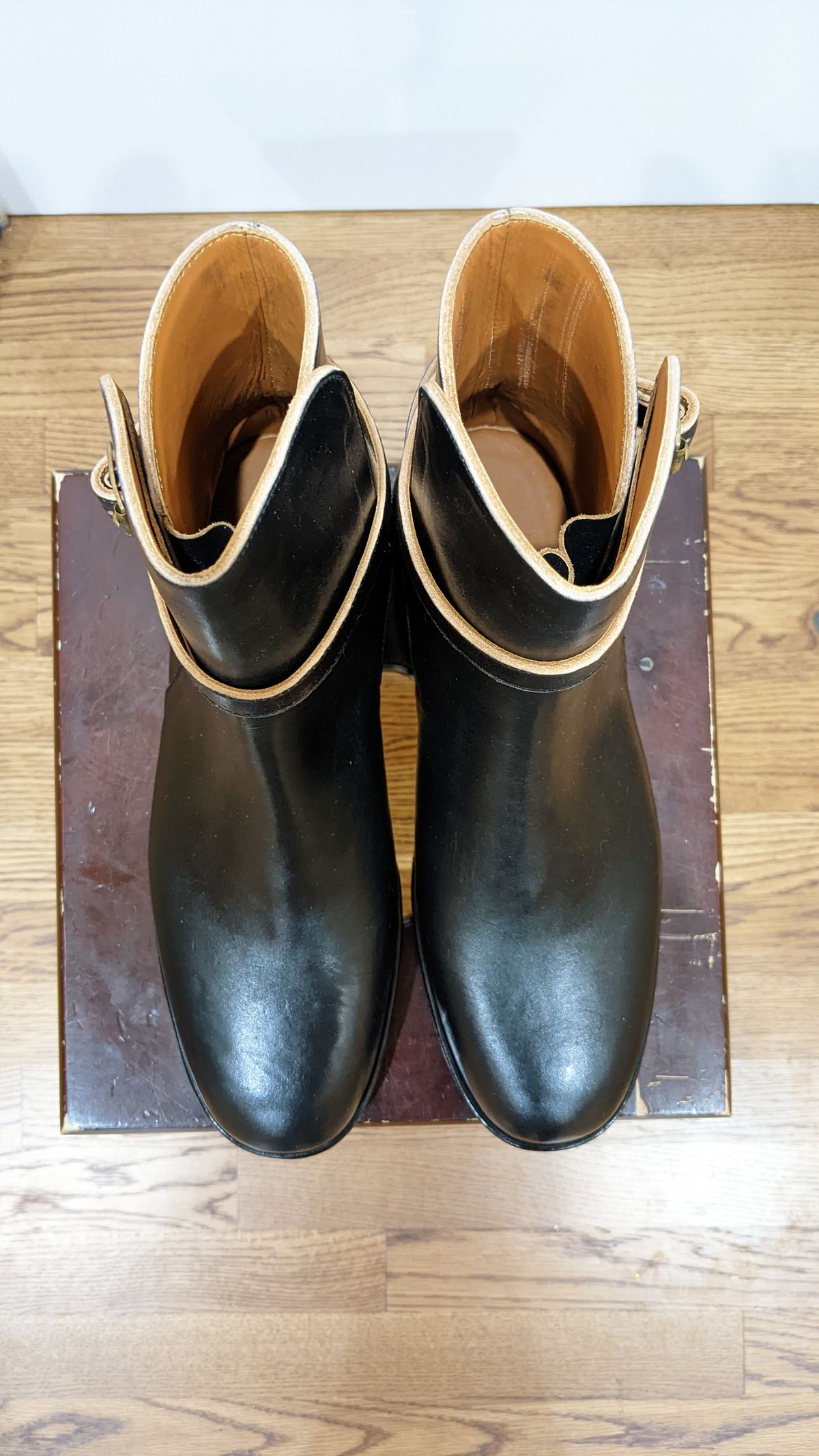 Photo by jacktheenthusiast on November 10, 2022 of the Benzein Jodhpur Boots in Maryam Natural Horsebutt.