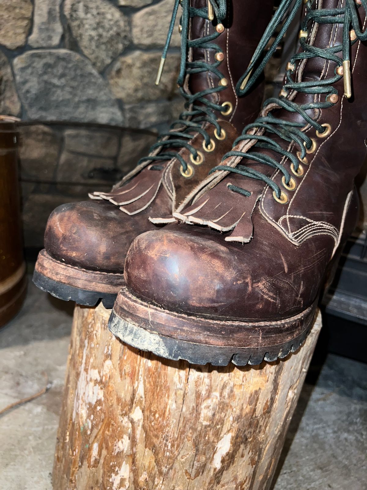 Photo by Davin.Gibiase on October 7, 2023 of the Dayton Boots Lineman (Vintage) in Seidel Ranger red.