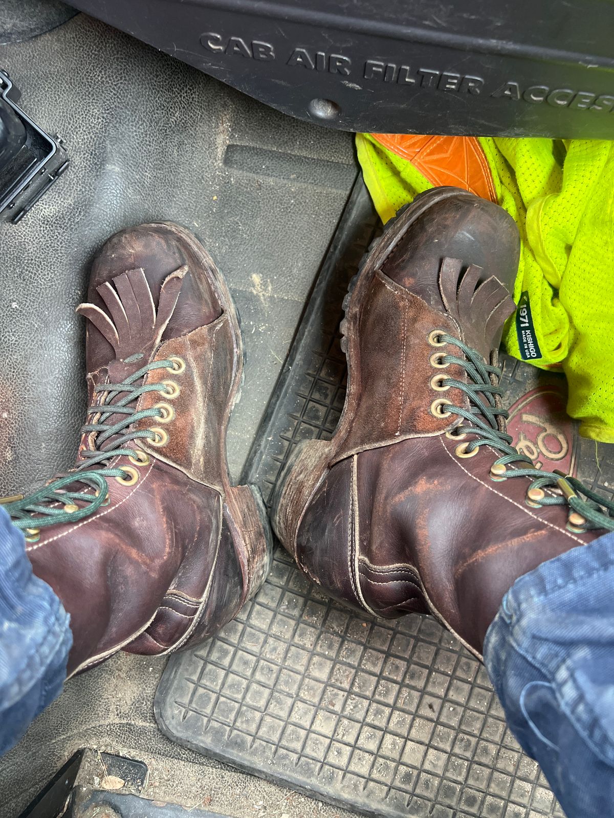 Photo by Davin.Gibiase on October 24, 2023 of the Dayton Boots Lineman (Vintage) in Seidel Ranger red.