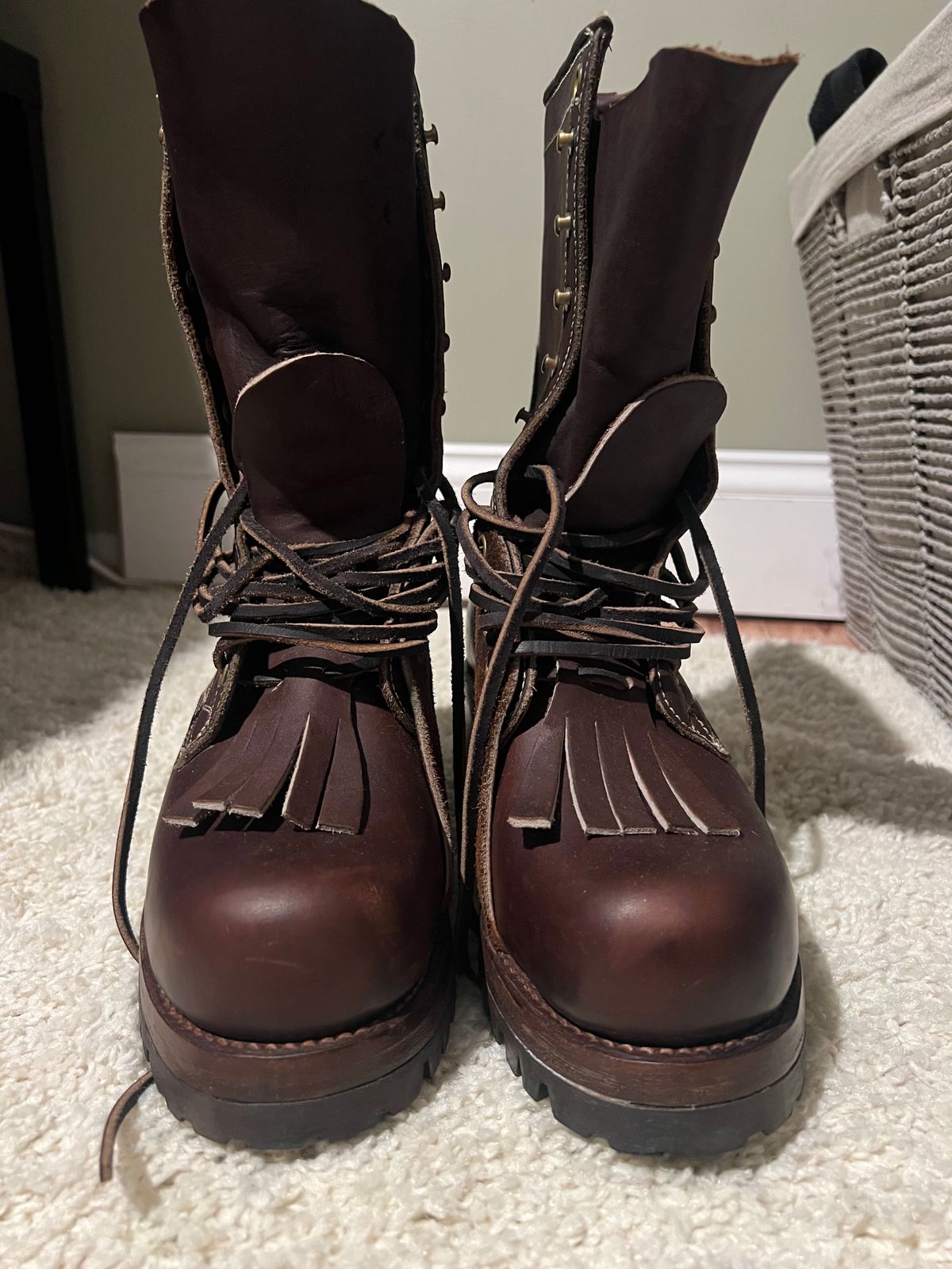 Photo by Davin.Gibiase on October 2, 2023 of the Dayton Boots Lineman (Vintage) in Seidel Ranger red.