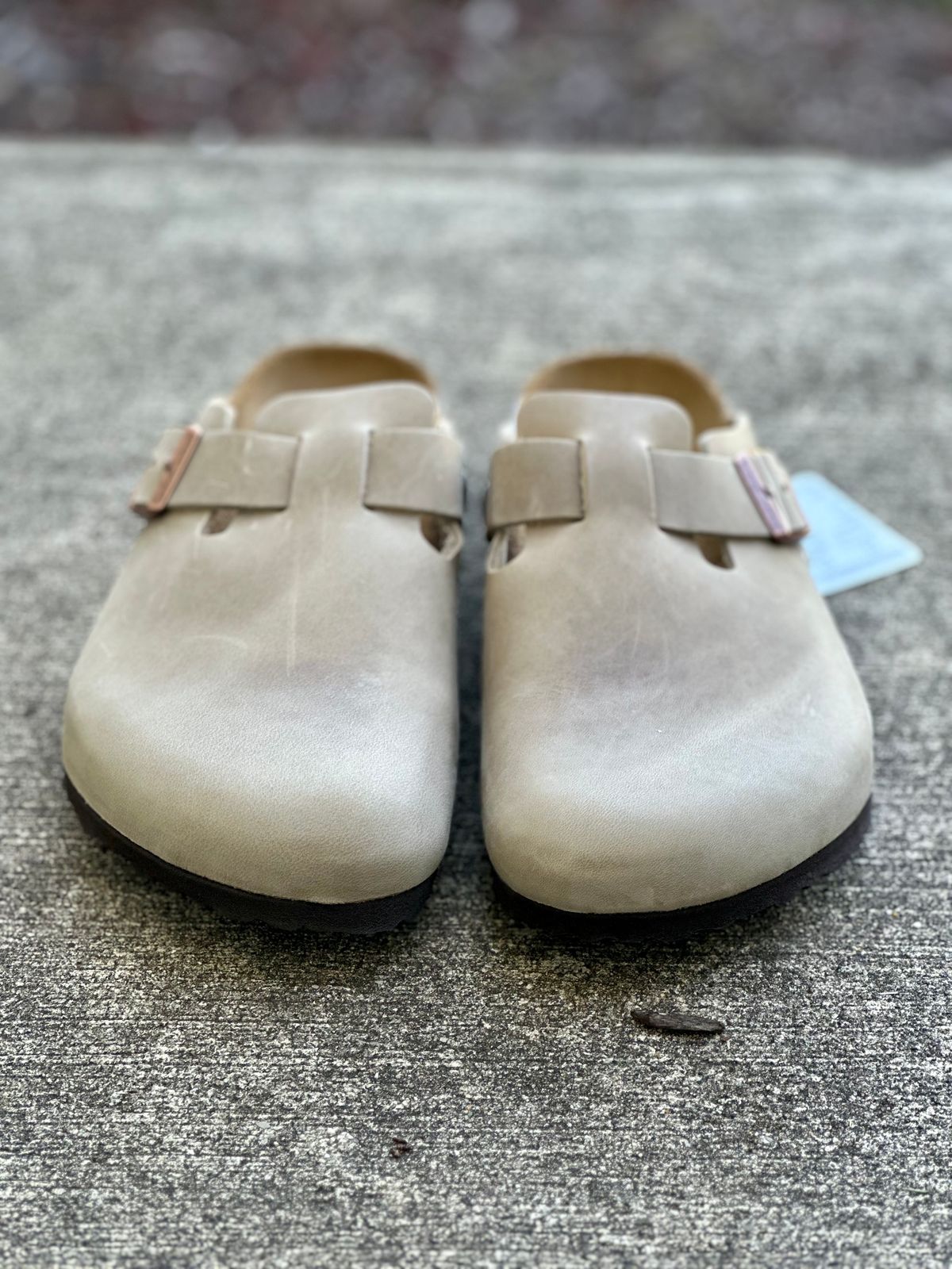 Photo by Wes on October 1, 2023 of the Birkenstock Boston in Tobacco Brown Oiled Leather.