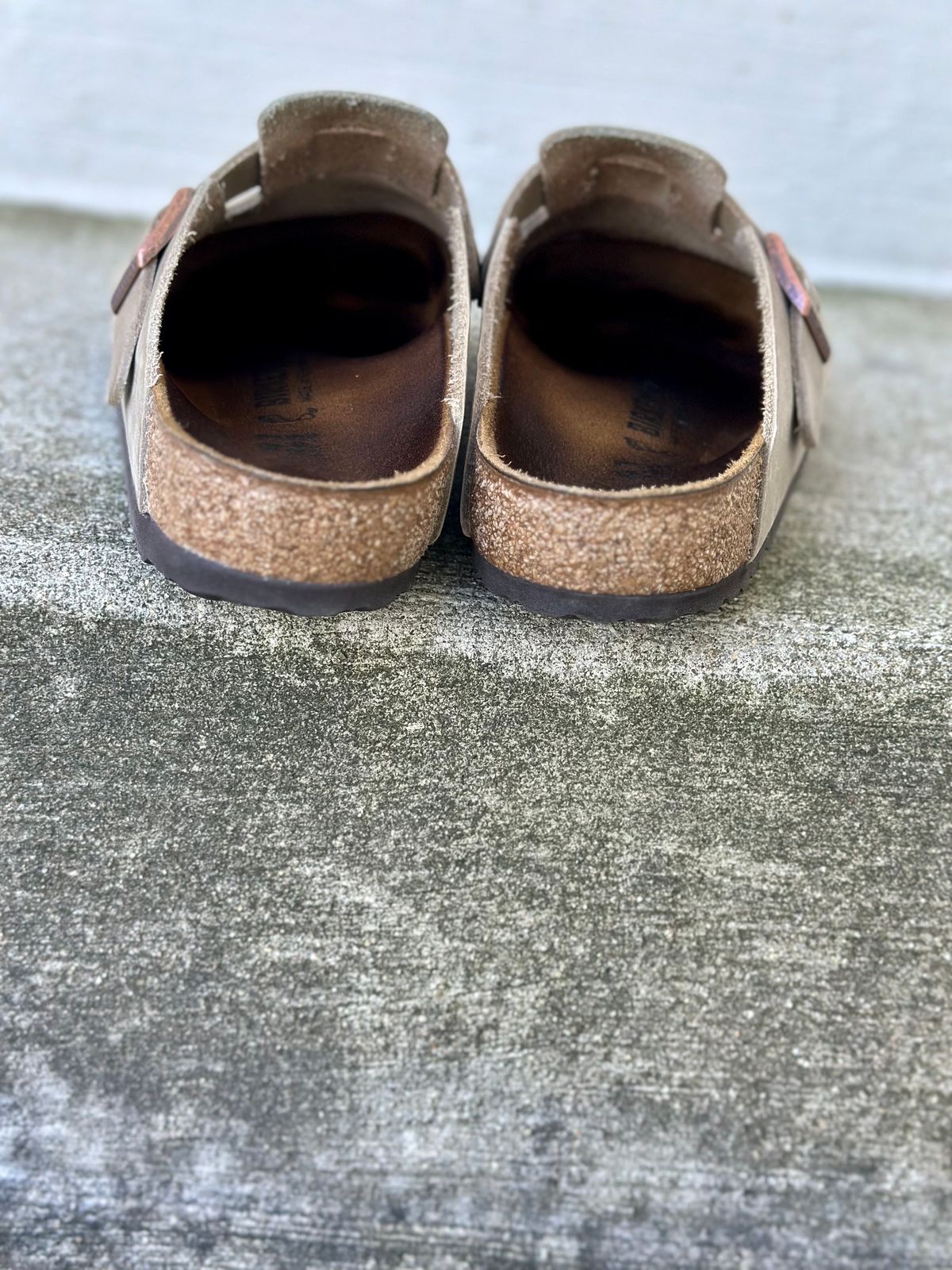 Photo by Wes on November 2, 2023 of the Birkenstock Boston in Tobacco Brown Oiled Leather.