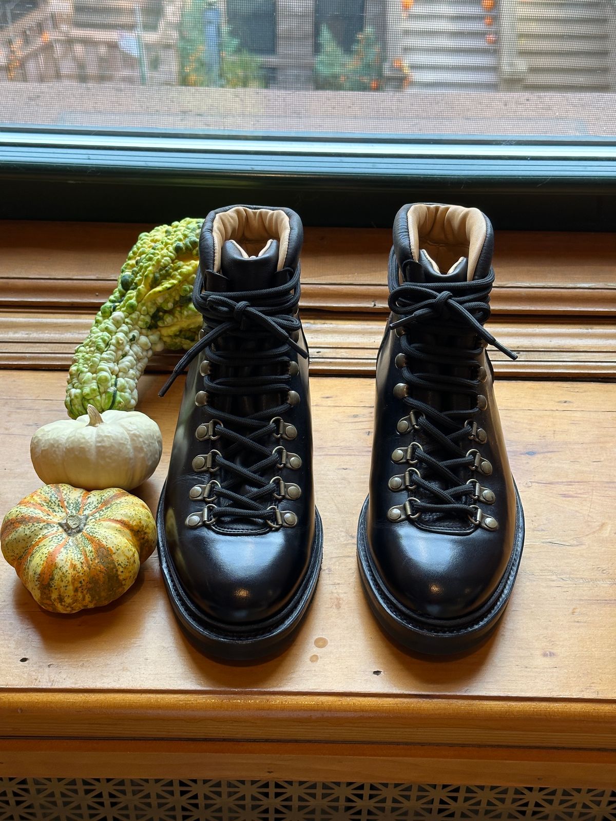 Photo by waltyboy on November 4, 2023 of the Meermin Hiking Boot in D'Annonay Black Calf.